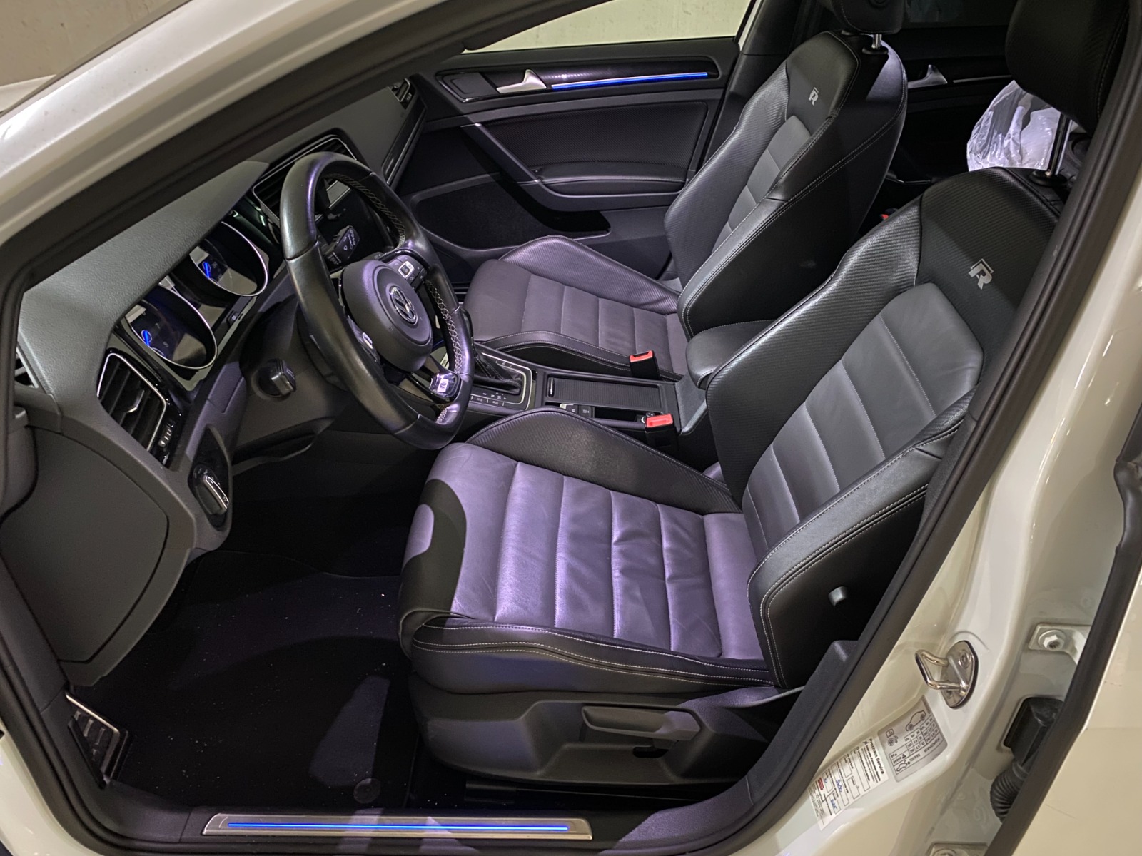 VW Golf Variant 2.0 TSI R 4 Motion DSG-image-9