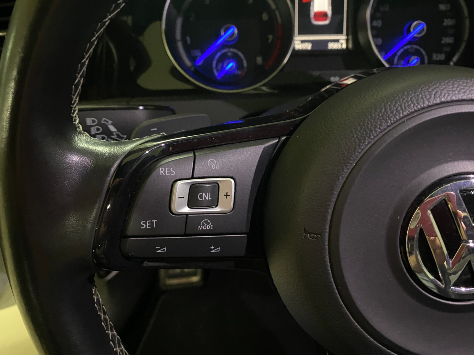 VW Golf Variant 2.0 TSI R 4 Motion DSG-image-12