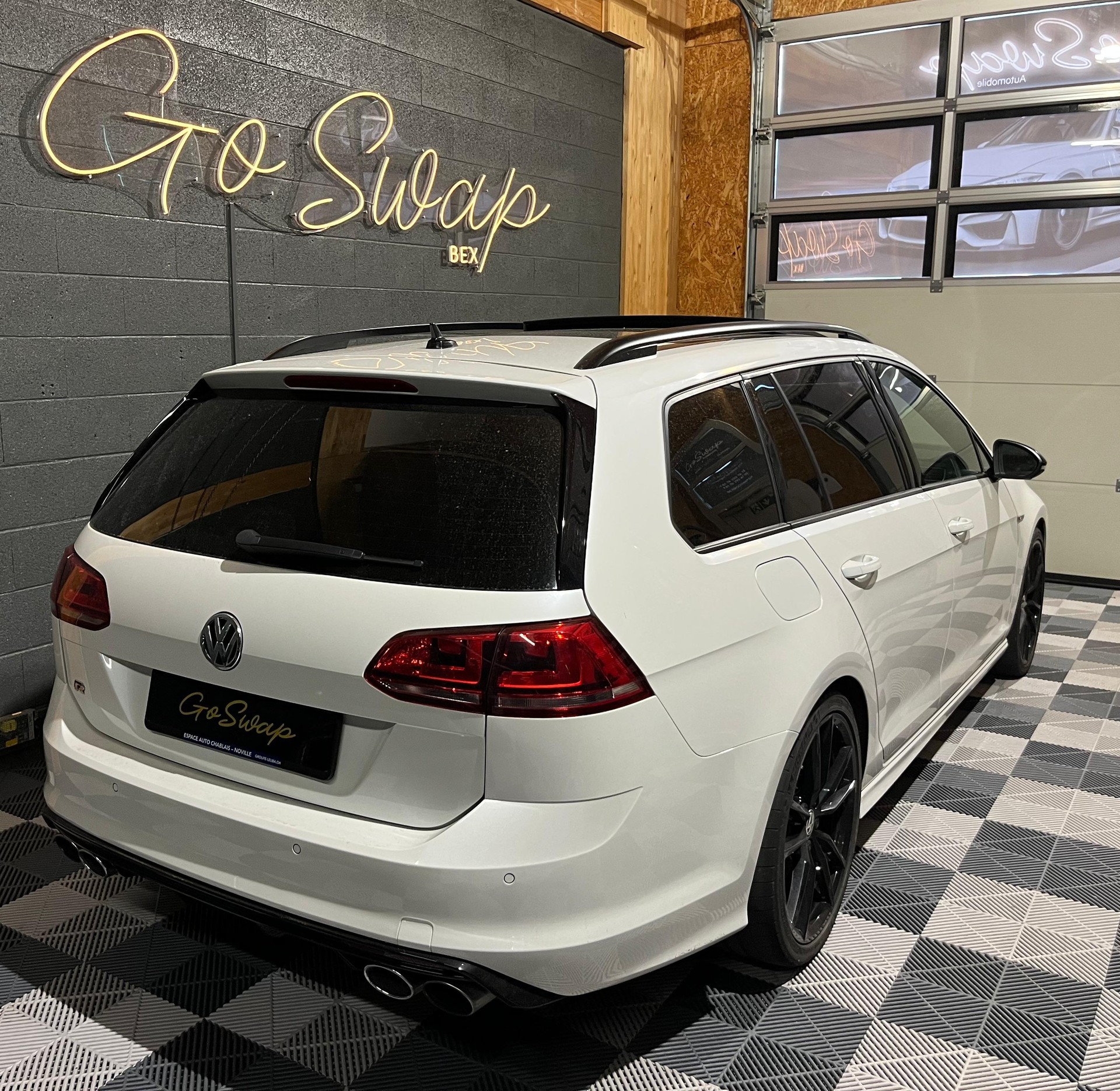VW Golf Variant 2.0 TSI R 4 Motion DSG-image-3