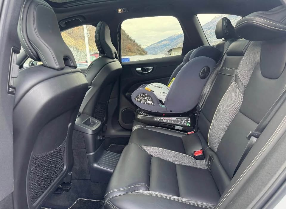 VOLVO 2.0 T8 TE R-Design eAWD-image-4