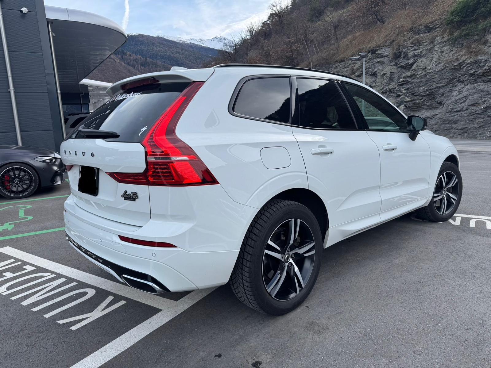 VOLVO 2.0 T8 TE R-Design eAWD-image-2