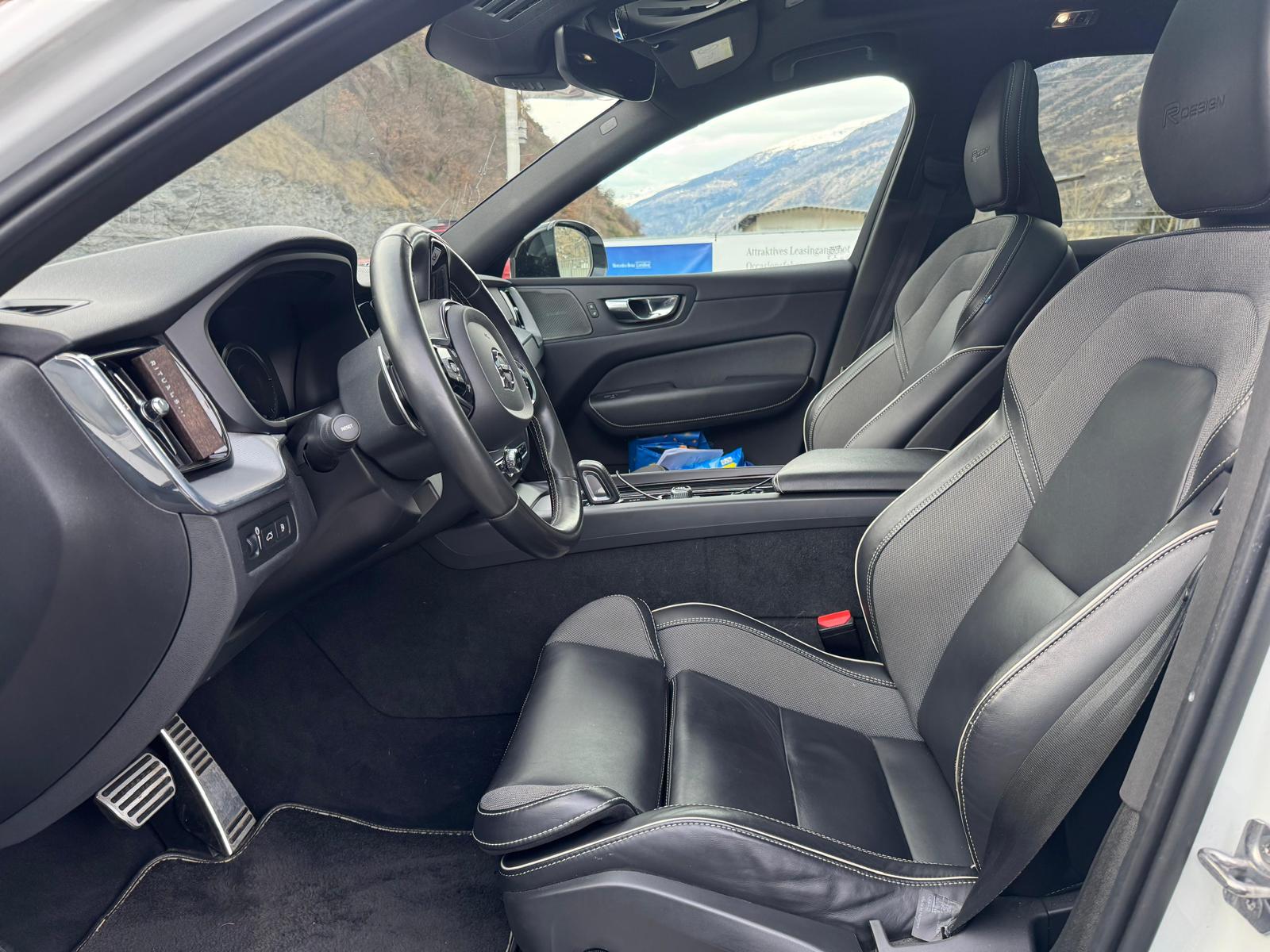 VOLVO 2.0 T8 TE R-Design eAWD-image-3