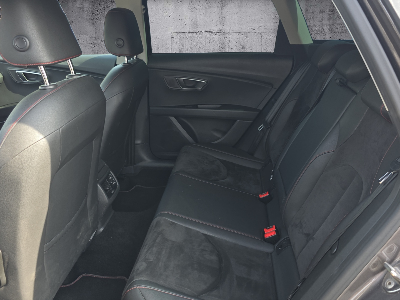SEAT Leon ST 1.8 TSI FR DSG-image-9