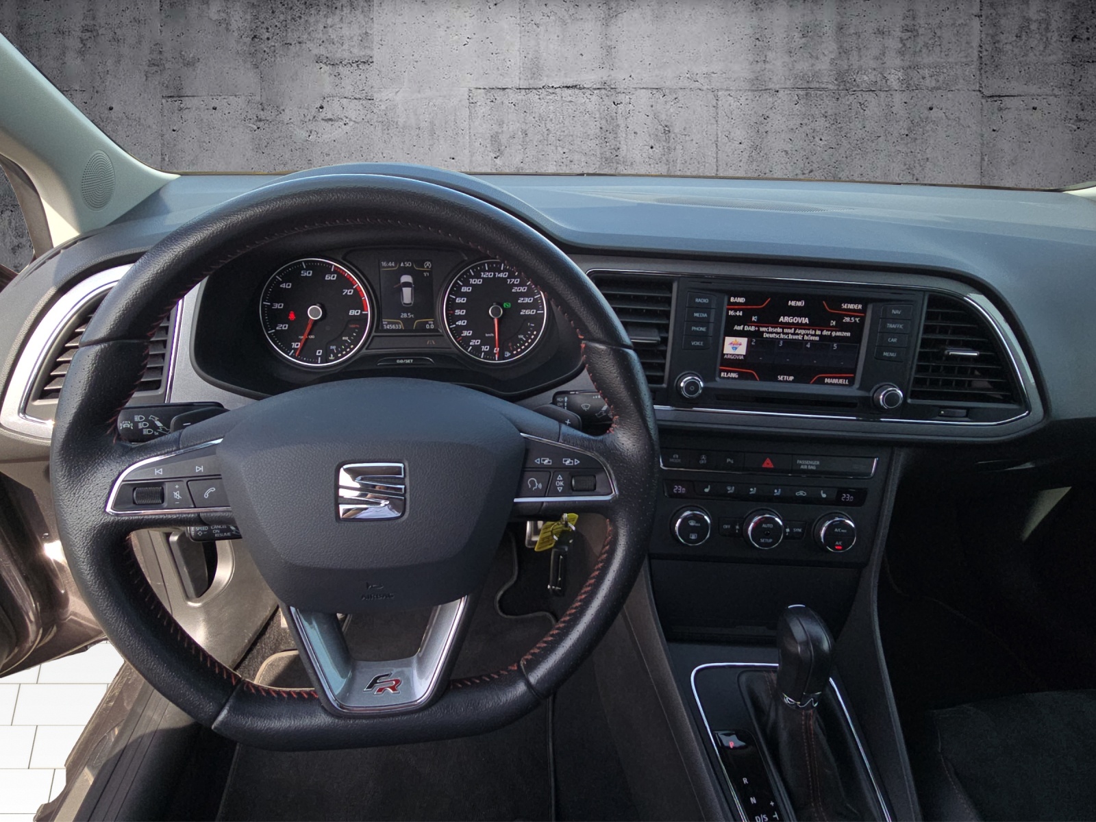 SEAT Leon ST 1.8 TSI FR DSG-image-4