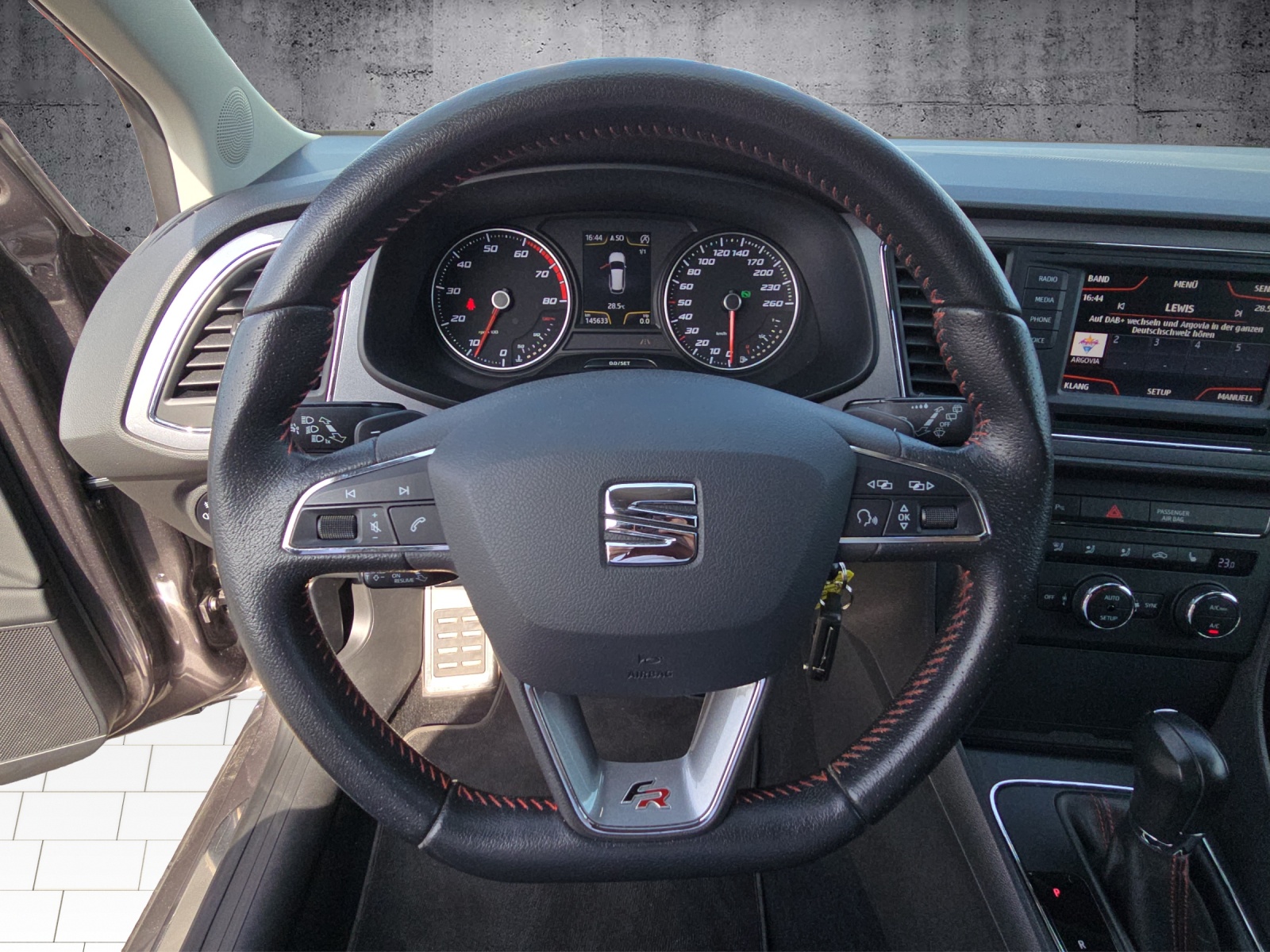 SEAT Leon ST 1.8 TSI FR DSG-image-5