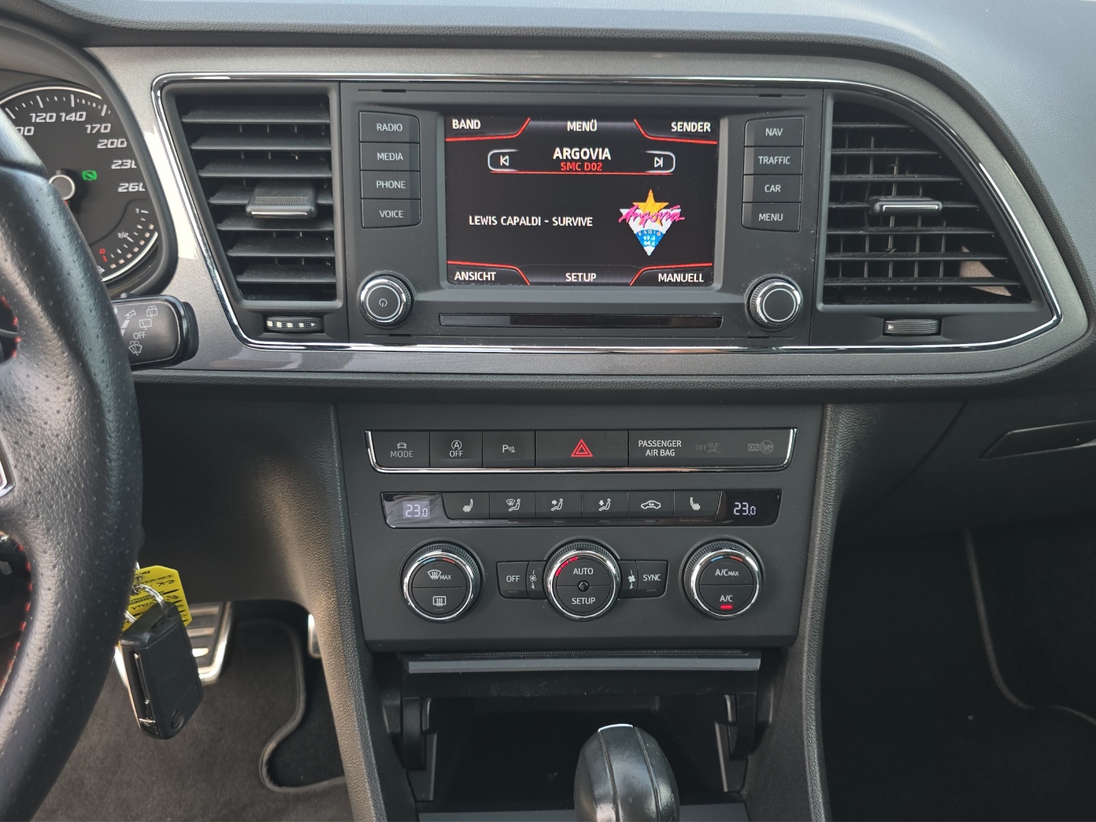 SEAT Leon ST 1.8 TSI FR DSG-image-8