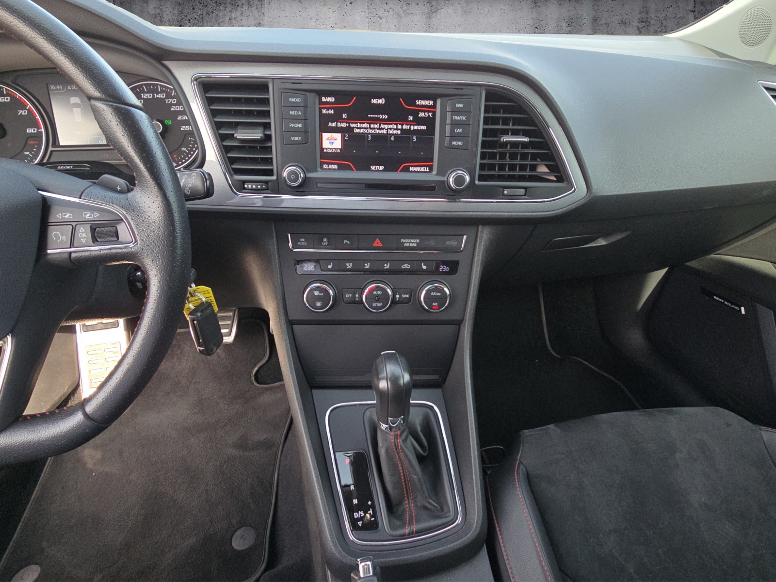 SEAT Leon ST 1.8 TSI FR DSG-image-7