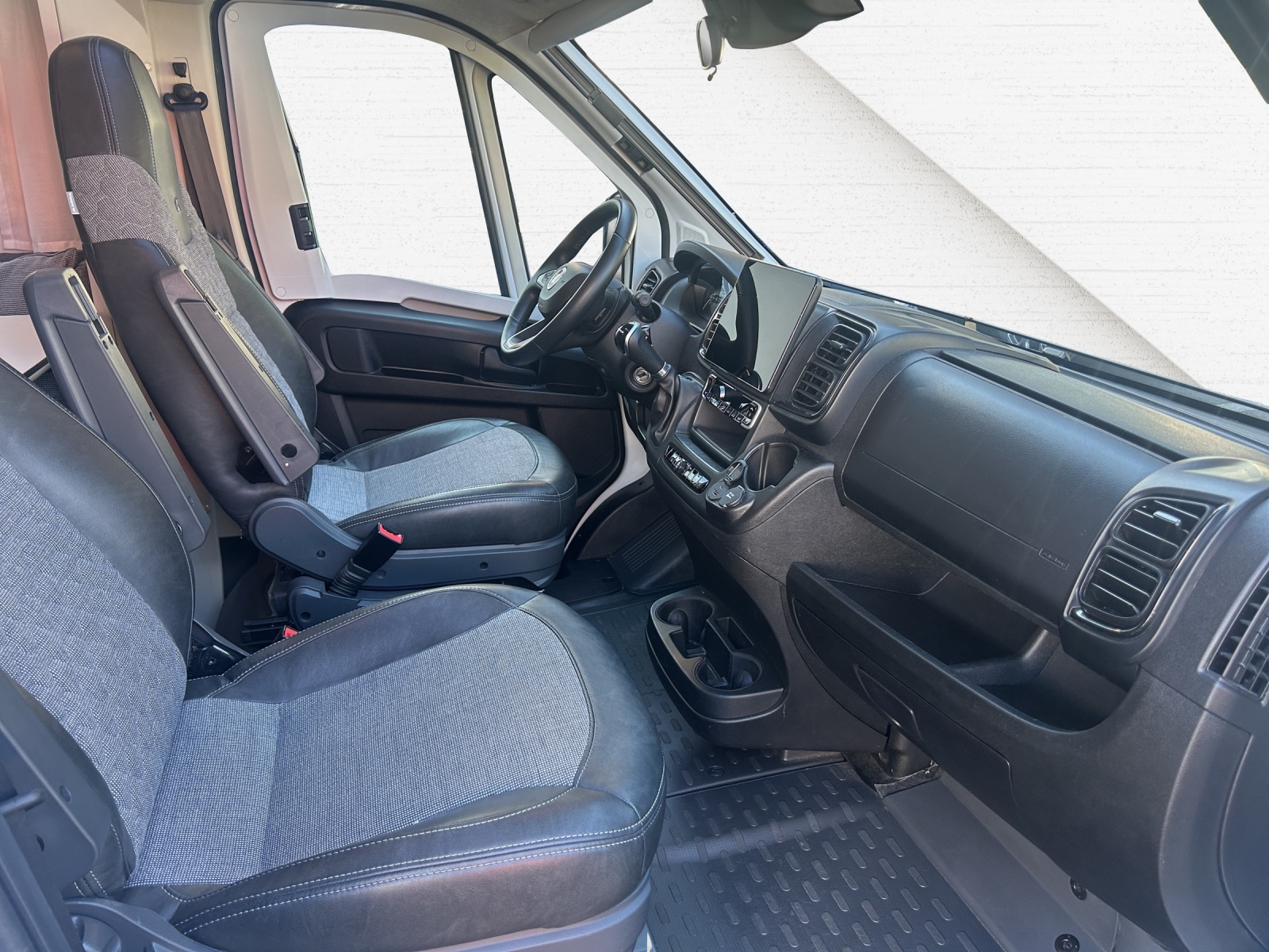 ADRIA Axess 650 SL-image-14