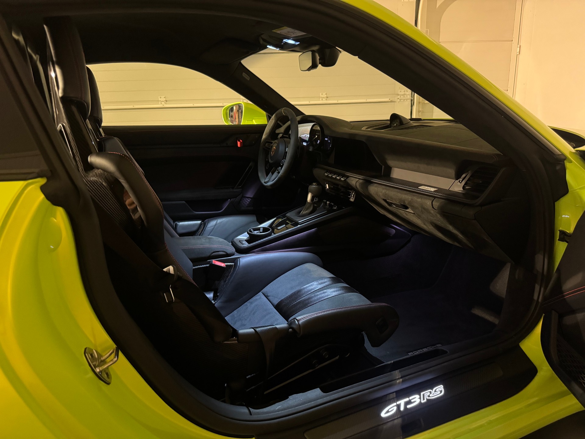 PORSCHE 911 GT3 RS-image-21