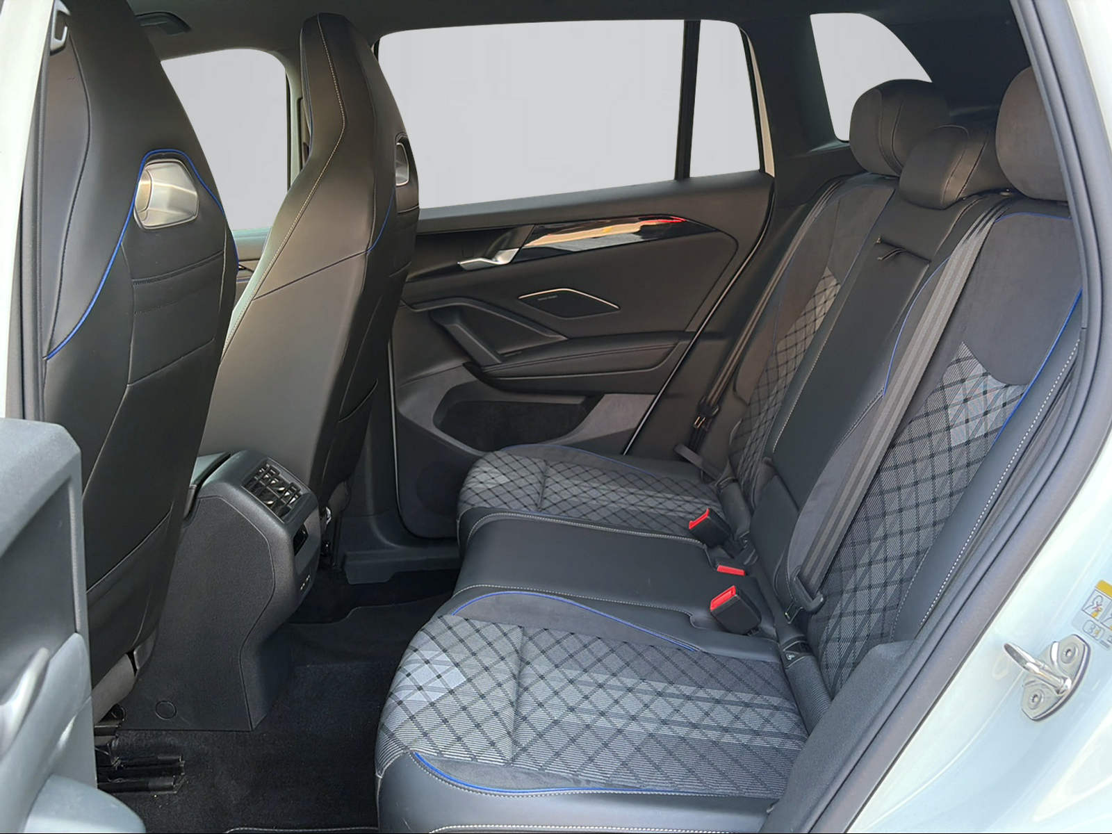 VW Tiguan 2.0 TDI SCR R-Line 4Motion DSG-image-9