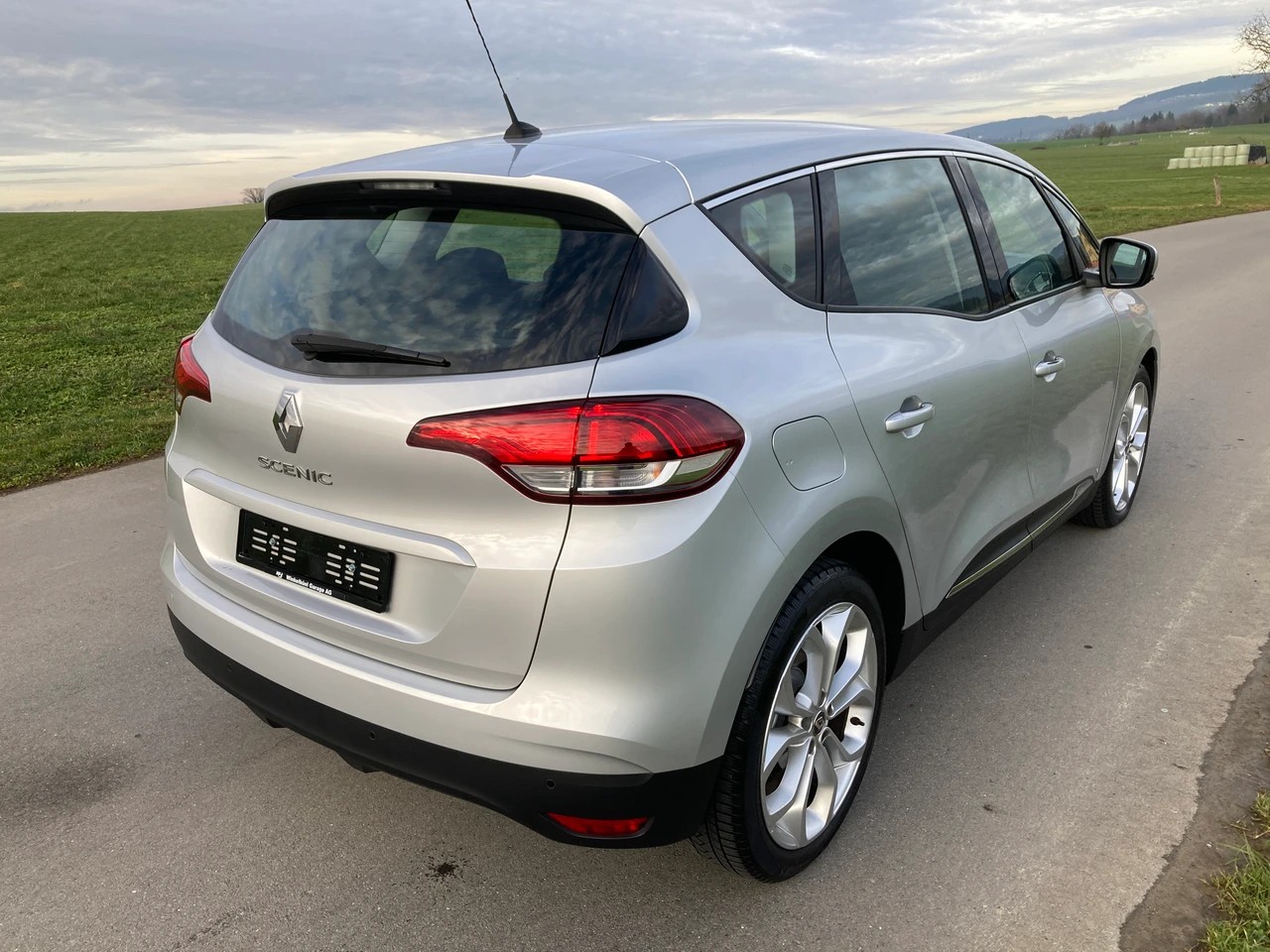 RENAULT Scénic 1.8 dCi Zen-image-1