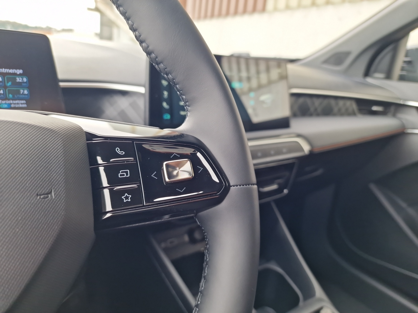 MG MG3 1.5 Voll-Hybrid Luxury Automat 195 PS-image-16