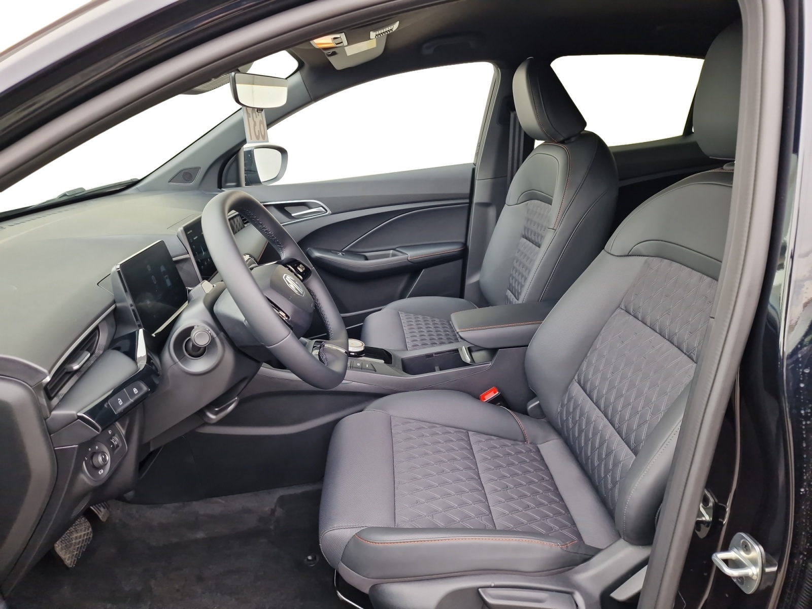 MG MG3 1.5 Voll-Hybrid Luxury Automat 195 PS-image-10