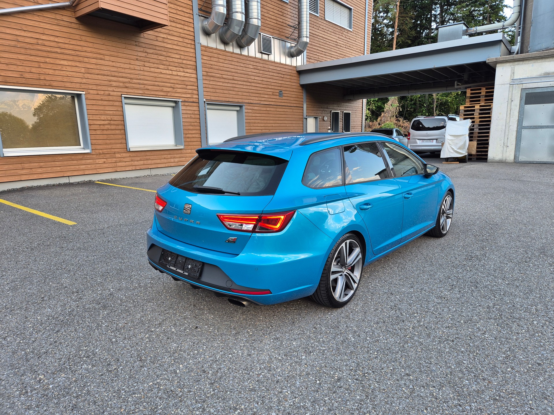 SEAT Leon ST 2.0 TSI Cupra 290 DSG-image-3