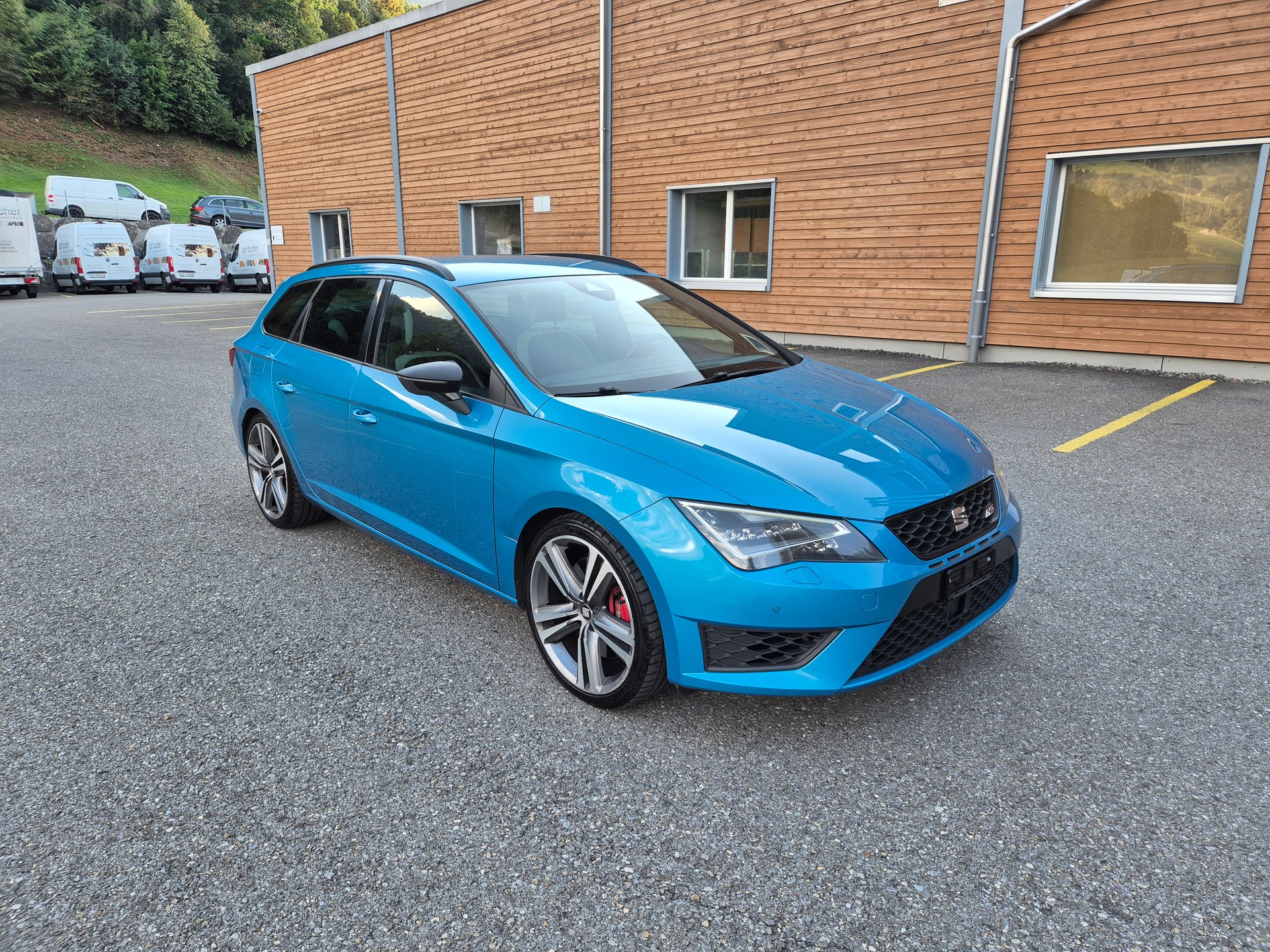 SEAT Leon ST 2.0 TSI Cupra 290 DSG-image-4