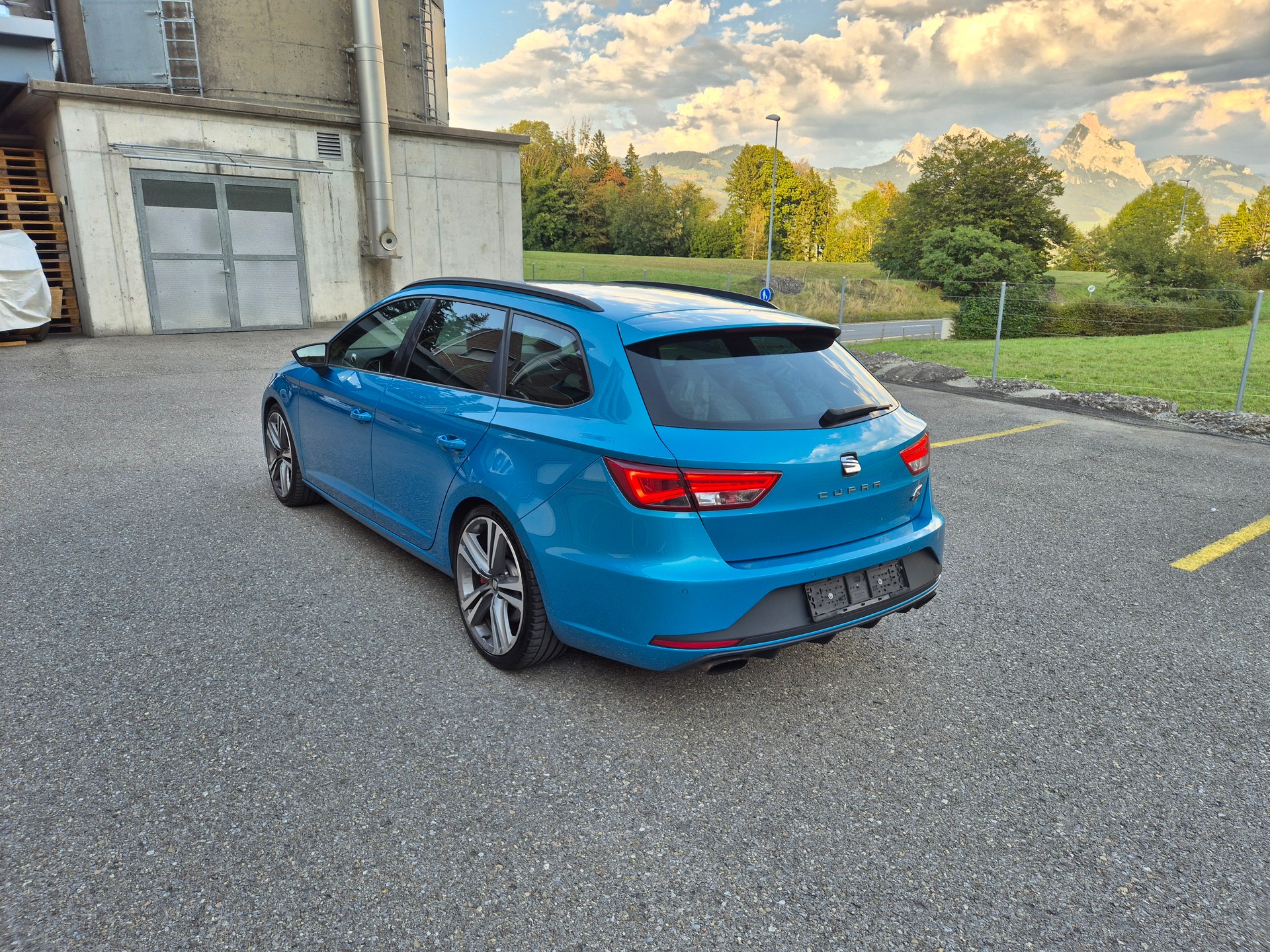 SEAT Leon ST 2.0 TSI Cupra 290 DSG-image-2