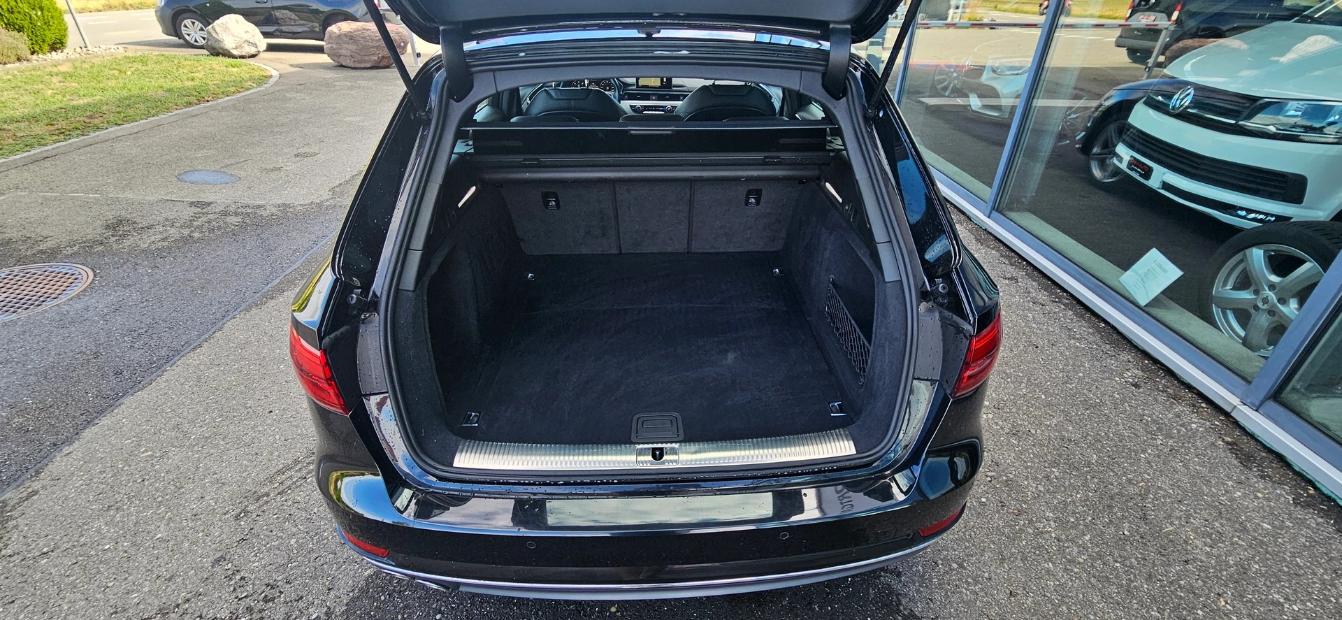 AUDI A4 Avant 2.0 TDI quattro S-tronic-image-14