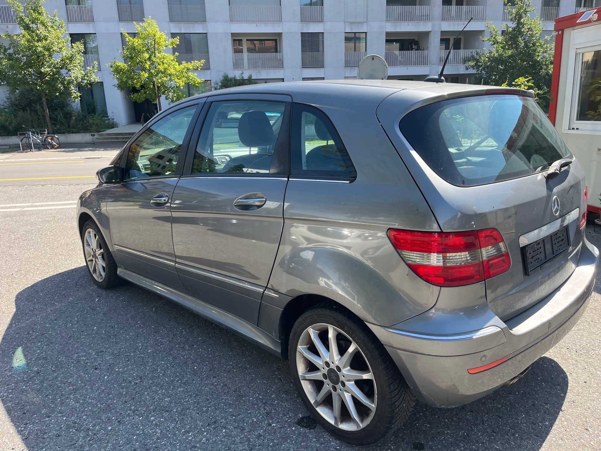 MERCEDES-BENZ B 200 T Sailing Edition-image-2