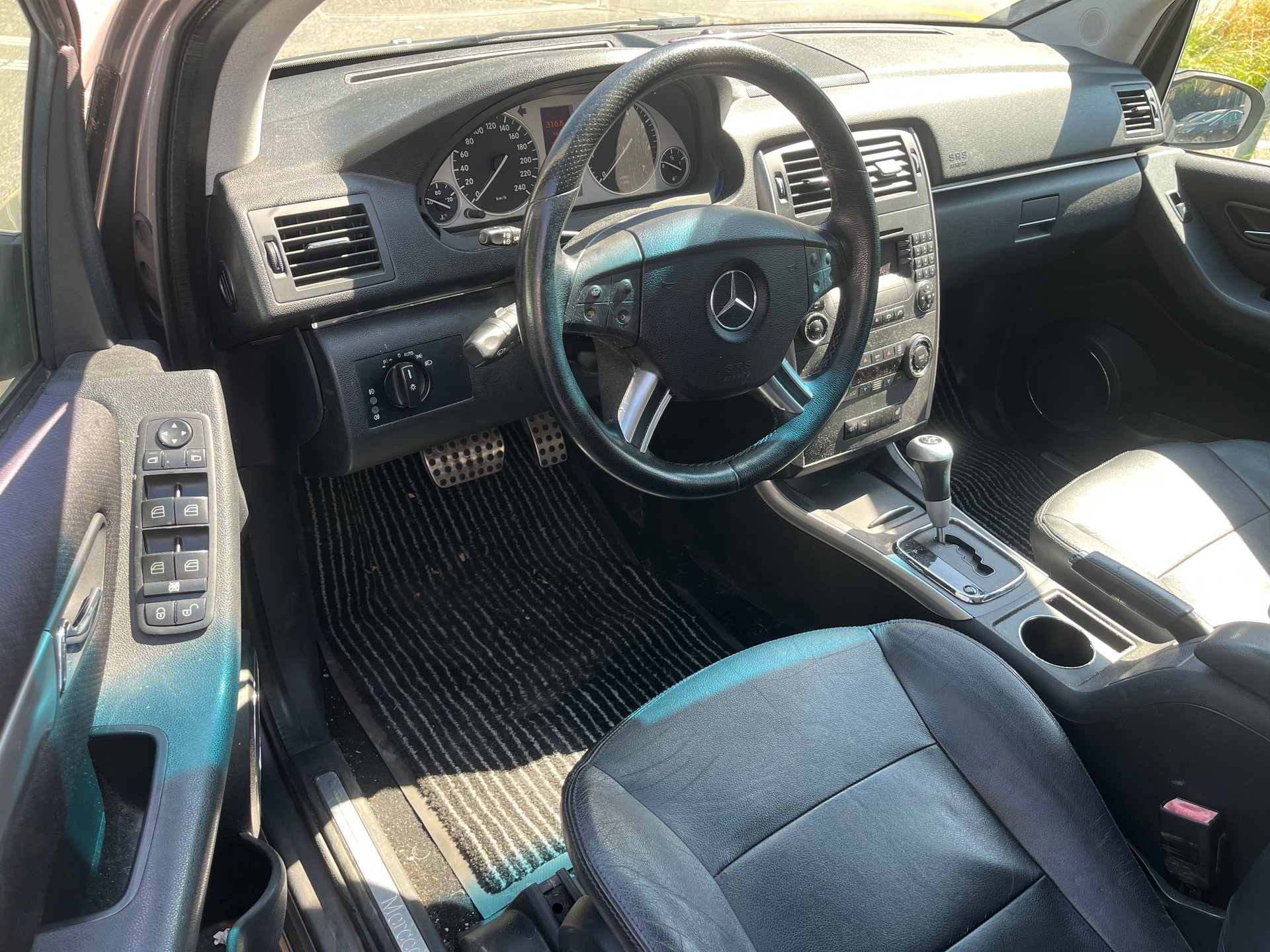 MERCEDES-BENZ B 200 T Sailing Edition-image-9