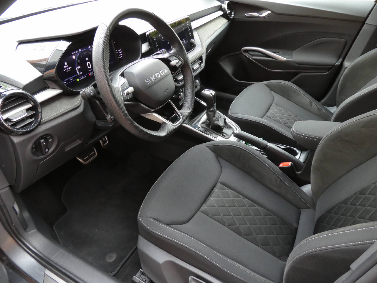 SKODA Fabia 1.0 TSI Dynamic DSG-image-8