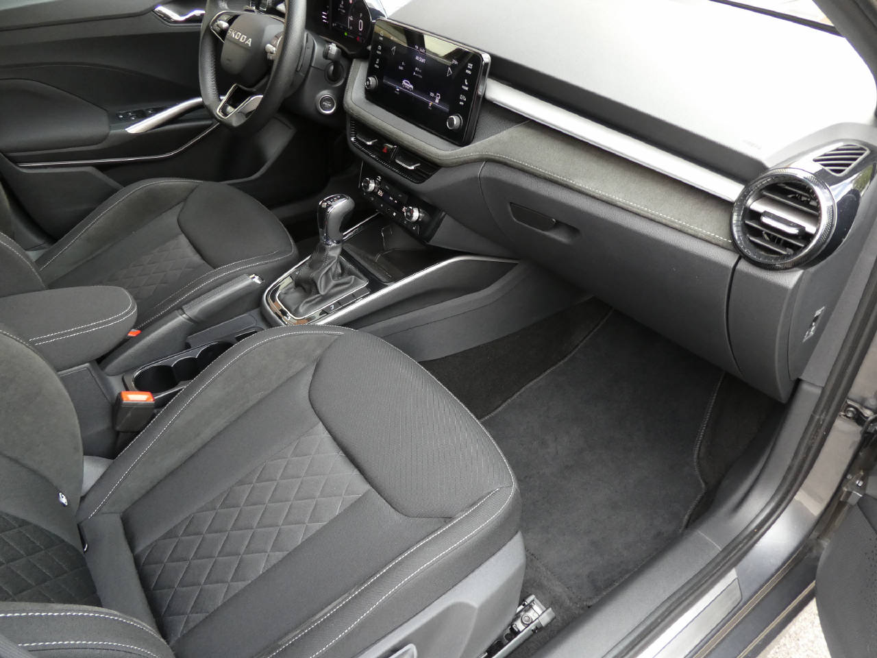 SKODA Fabia 1.0 TSI Dynamic DSG-image-9