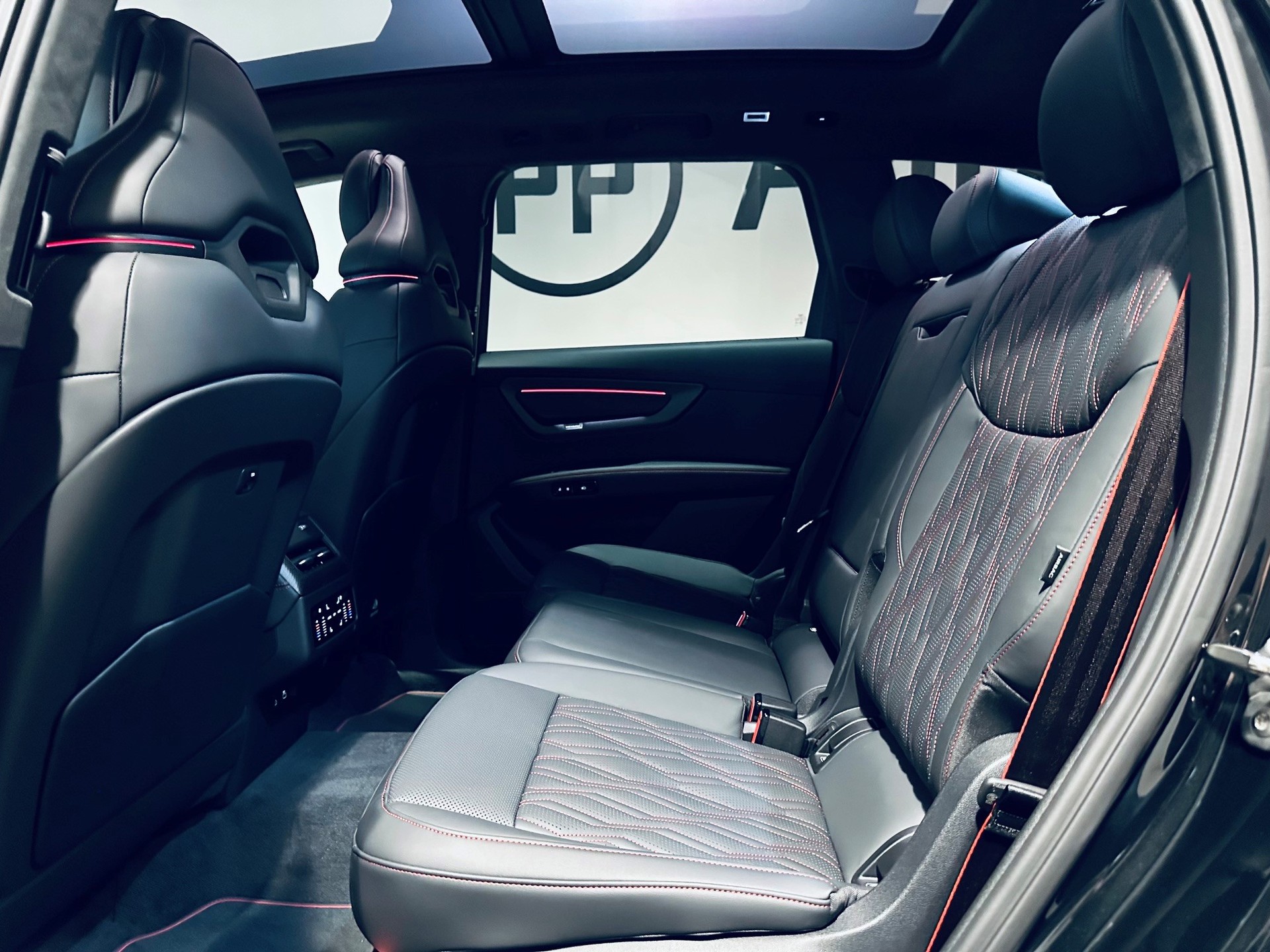 AUDI Q7 SUV TDI quattro 220 kW-image-9
