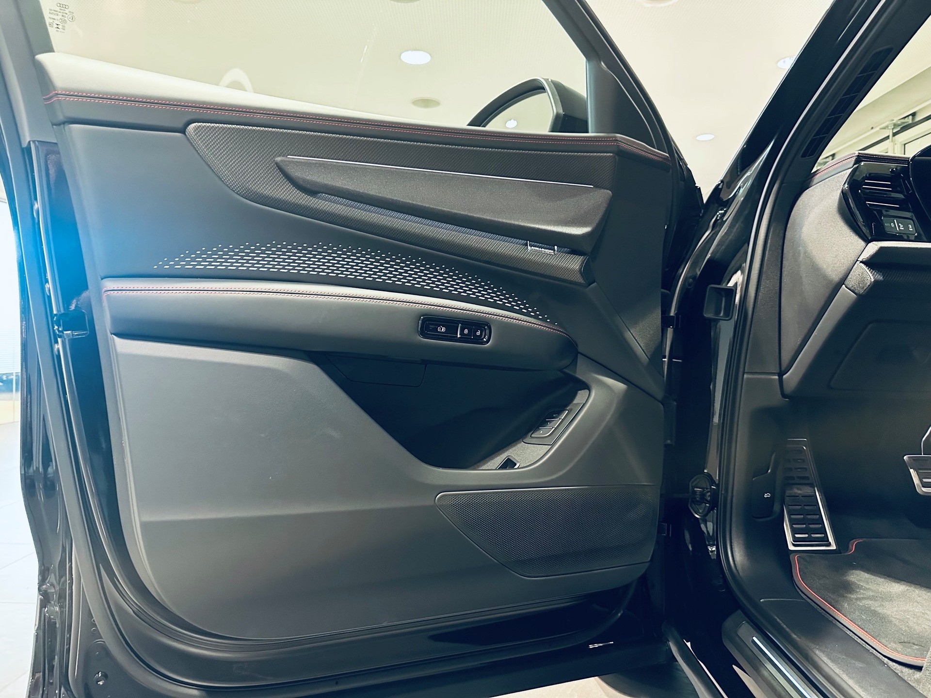 AUDI Q7 SUV TDI quattro 220 kW-image-1