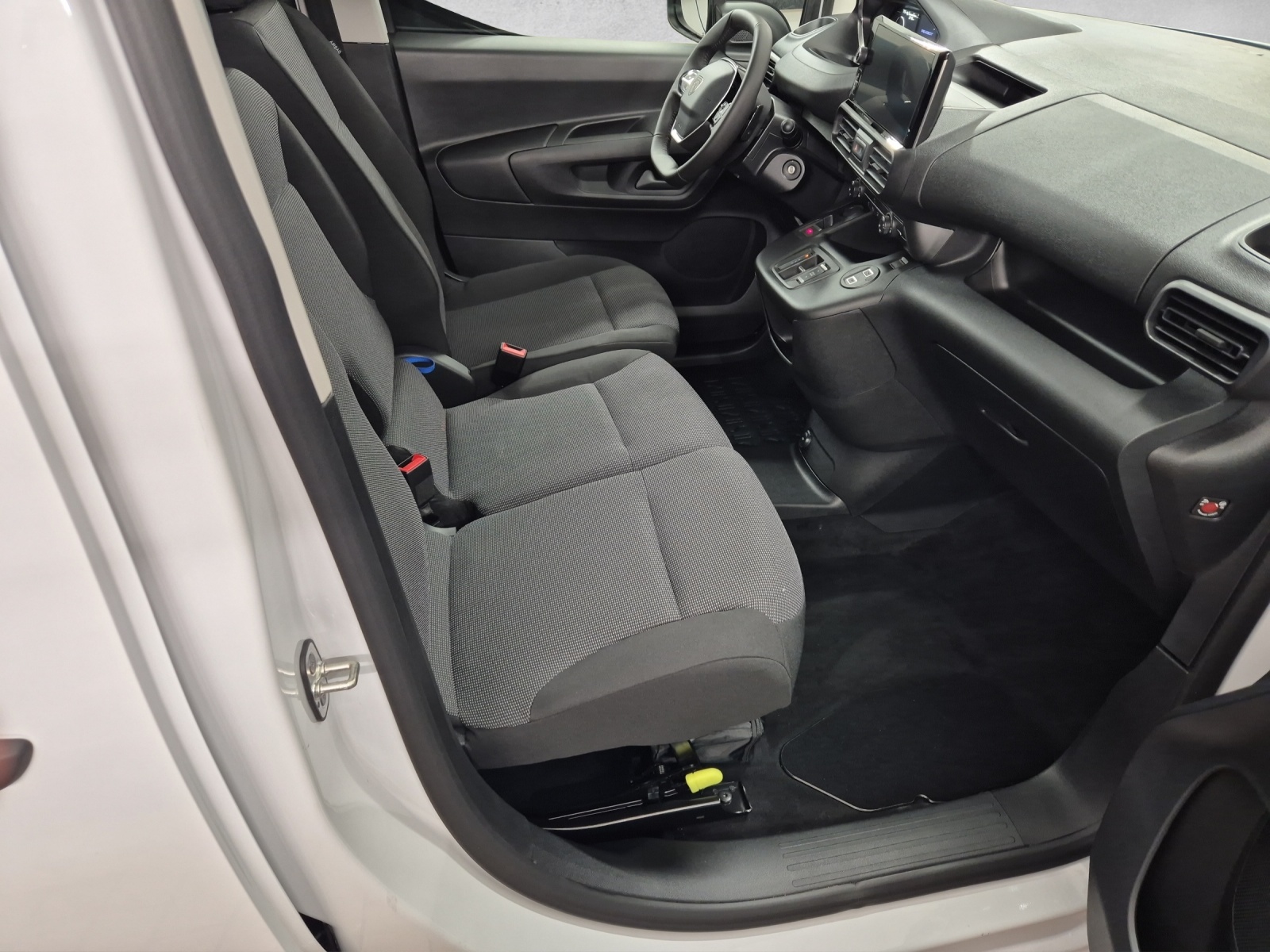 PEUGEOT e-Partner Kaw. 800 Long 50 kWh-image-14
