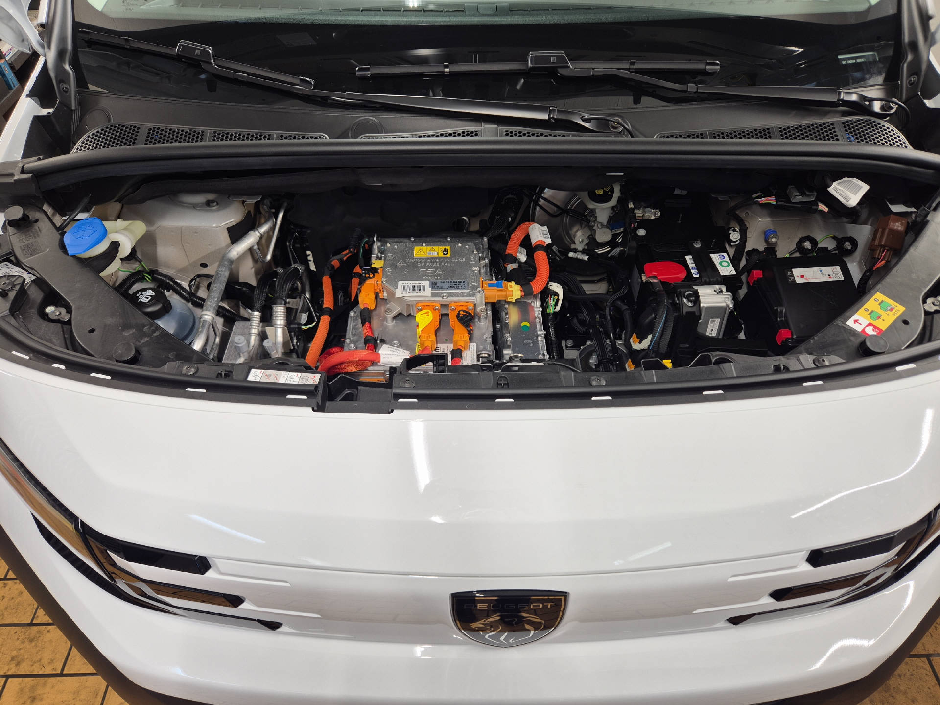 PEUGEOT e-Partner Kaw. 800 Long 50 kWh-image-15