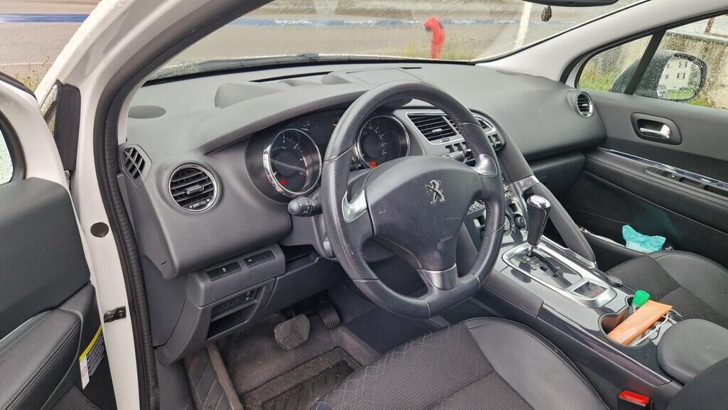 PEUGEOT 3008 1.6 16V T Allure Tiptronic-image-2
