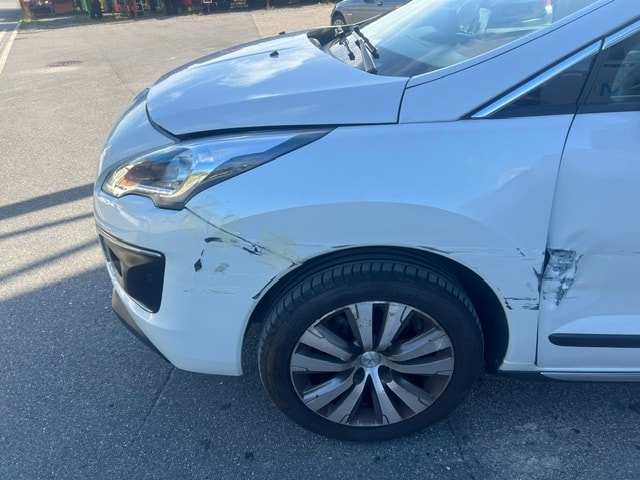 PEUGEOT 3008 1.6 16V T Allure Tiptronic-image-9