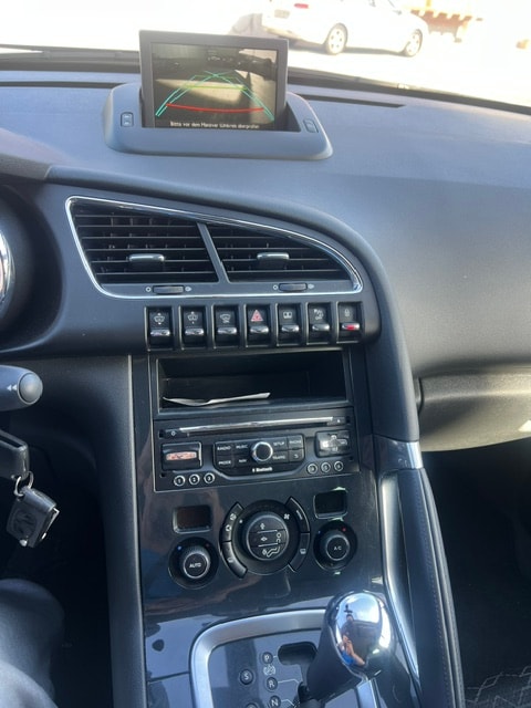 PEUGEOT 3008 1.6 16V T Allure Tiptronic-image-2
