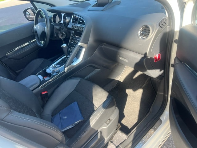 PEUGEOT 3008 1.6 16V T Allure Tiptronic-image-4