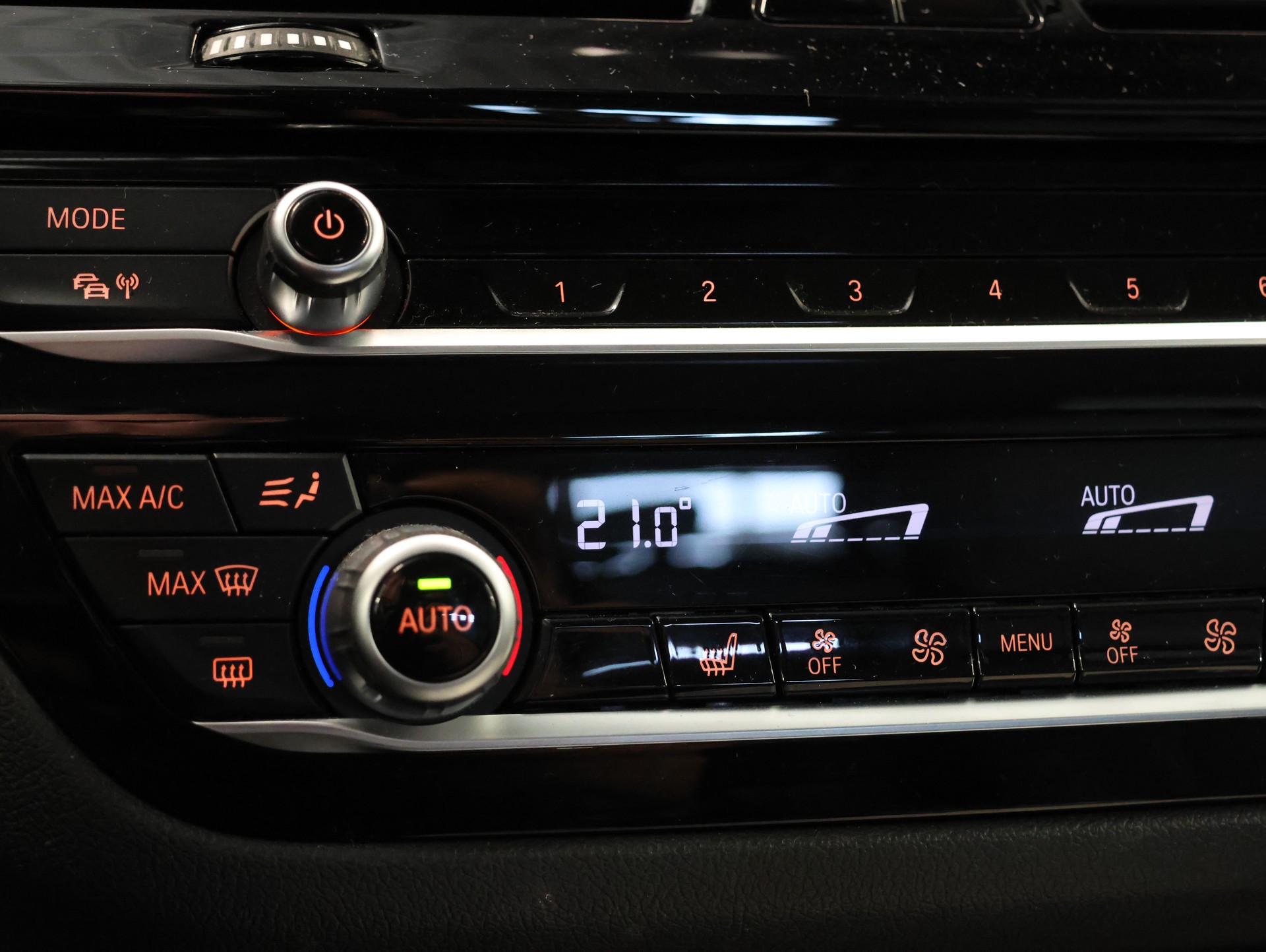 BMW 520d xDrive Touring Sport Line Steptronic-image-24