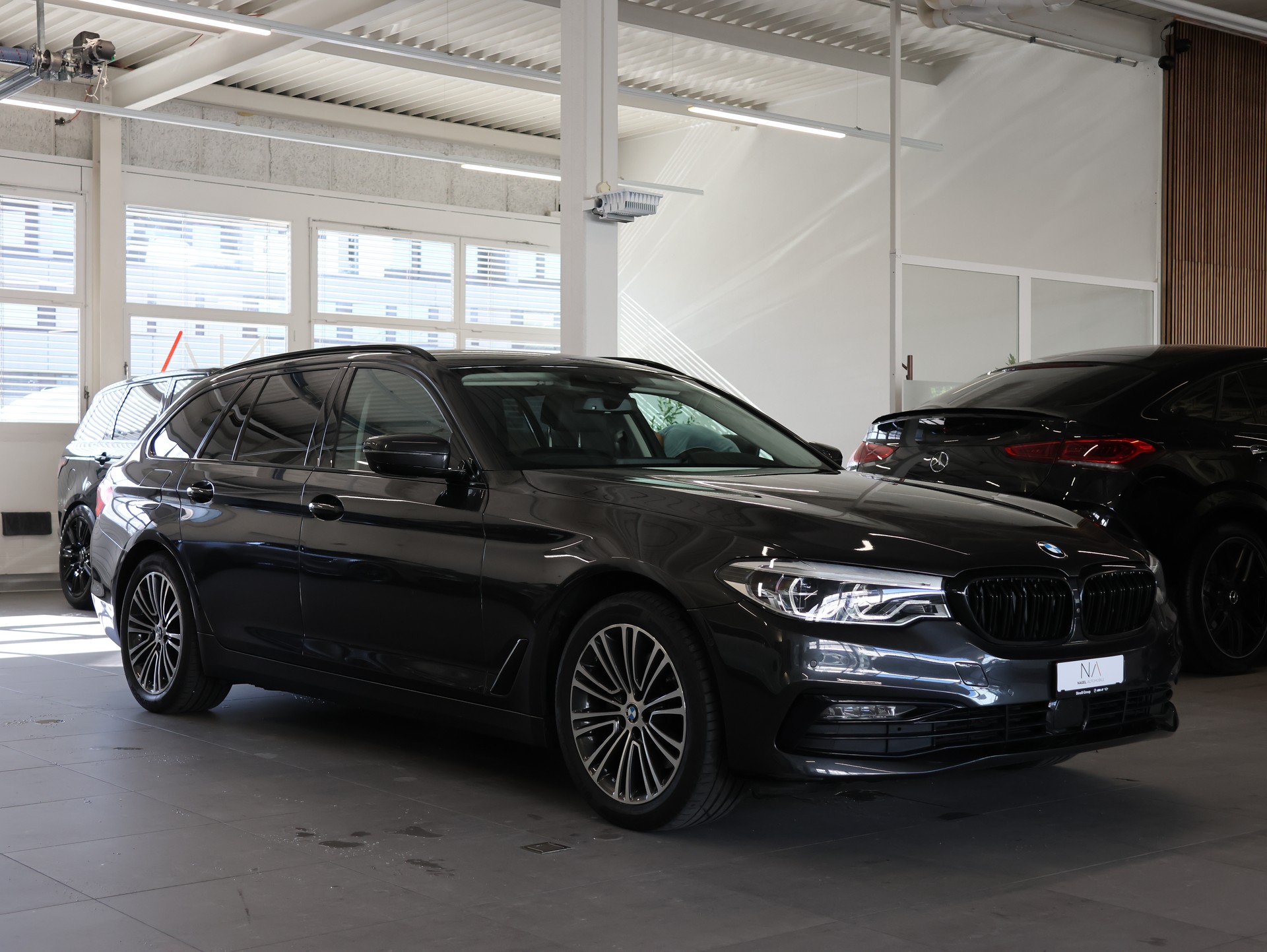 BMW 520d xDrive Touring Sport Line Steptronic-showroom-element-1
