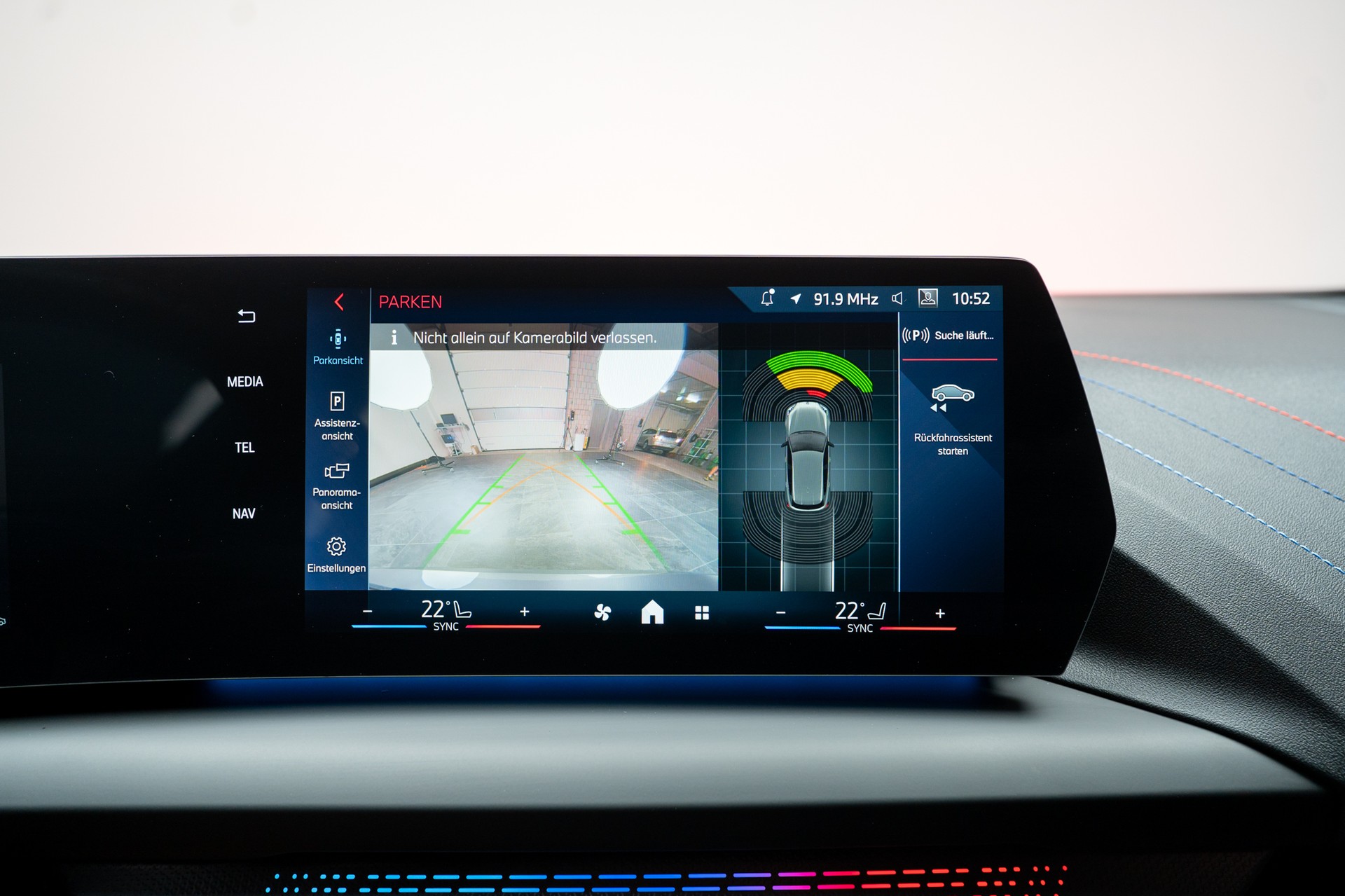 BMW M135i xDrive / Rückfahrkamera / Harman-Kardon-image-22