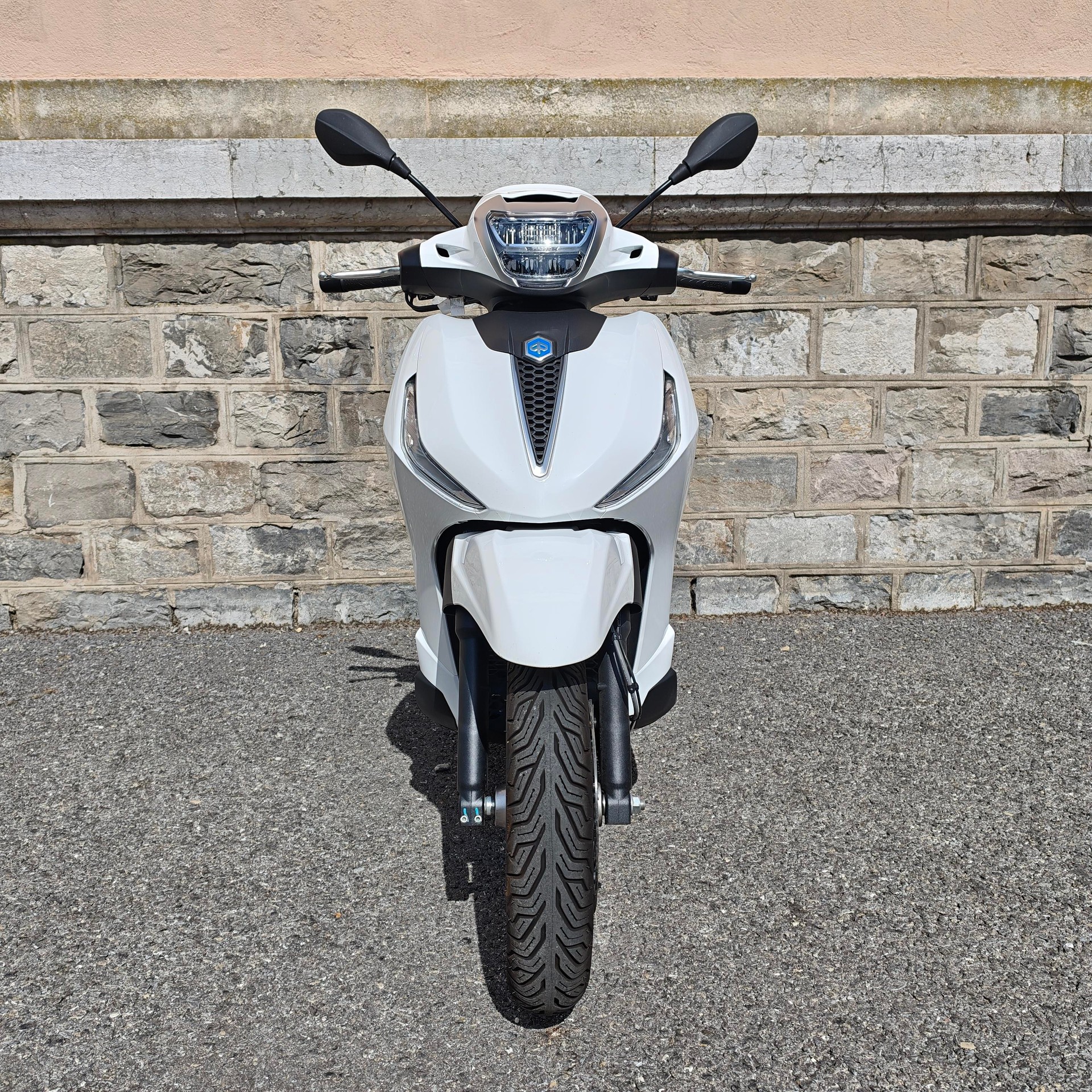 PIAGGIO Beverly 310 hpe E5+-showroom-element-1