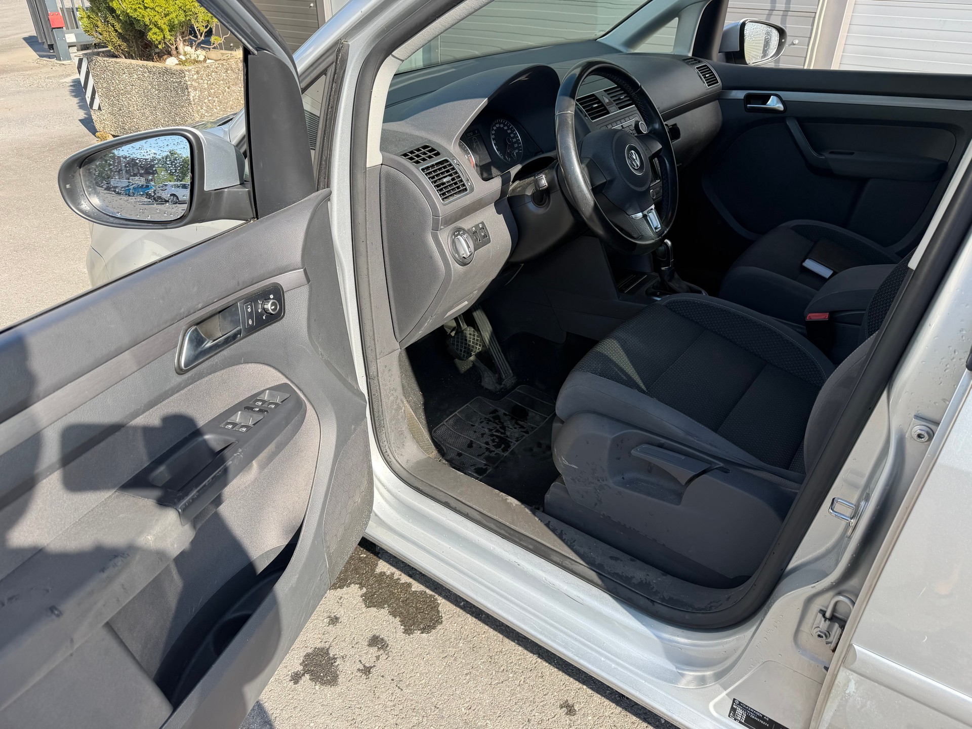 VW Touran 1.6 TDI Trendline DSG-image-5