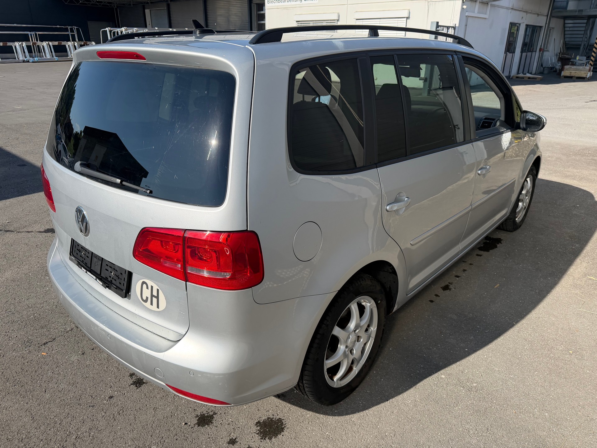 VW Touran 1.6 TDI Trendline DSG-image-2