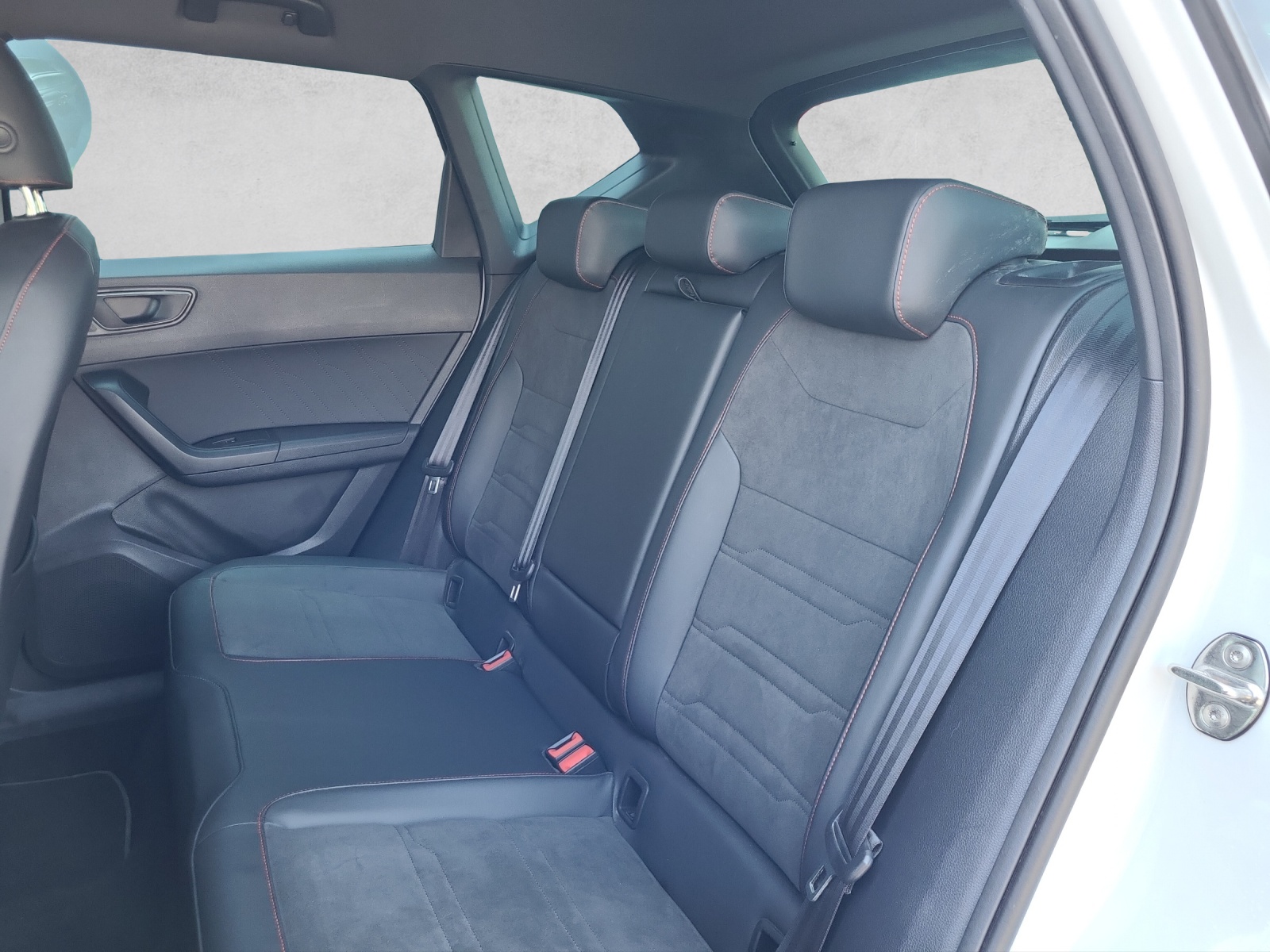 SEAT Ateca 2.0 TSI Hola FR 4Drive DSG-image-10