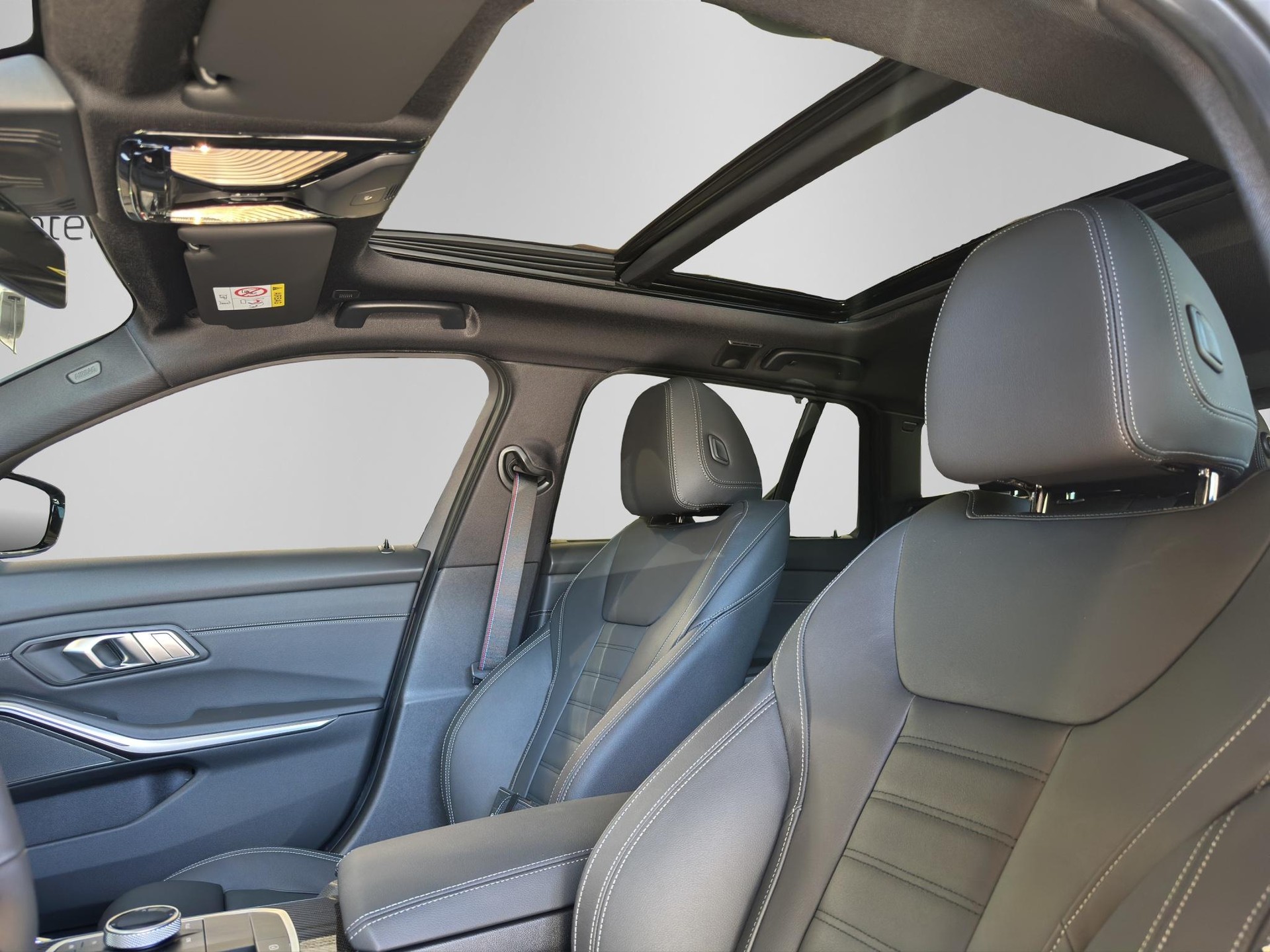BMW 3er Reihe G21 Touring M340i xDrive 'Black Package'-image-11