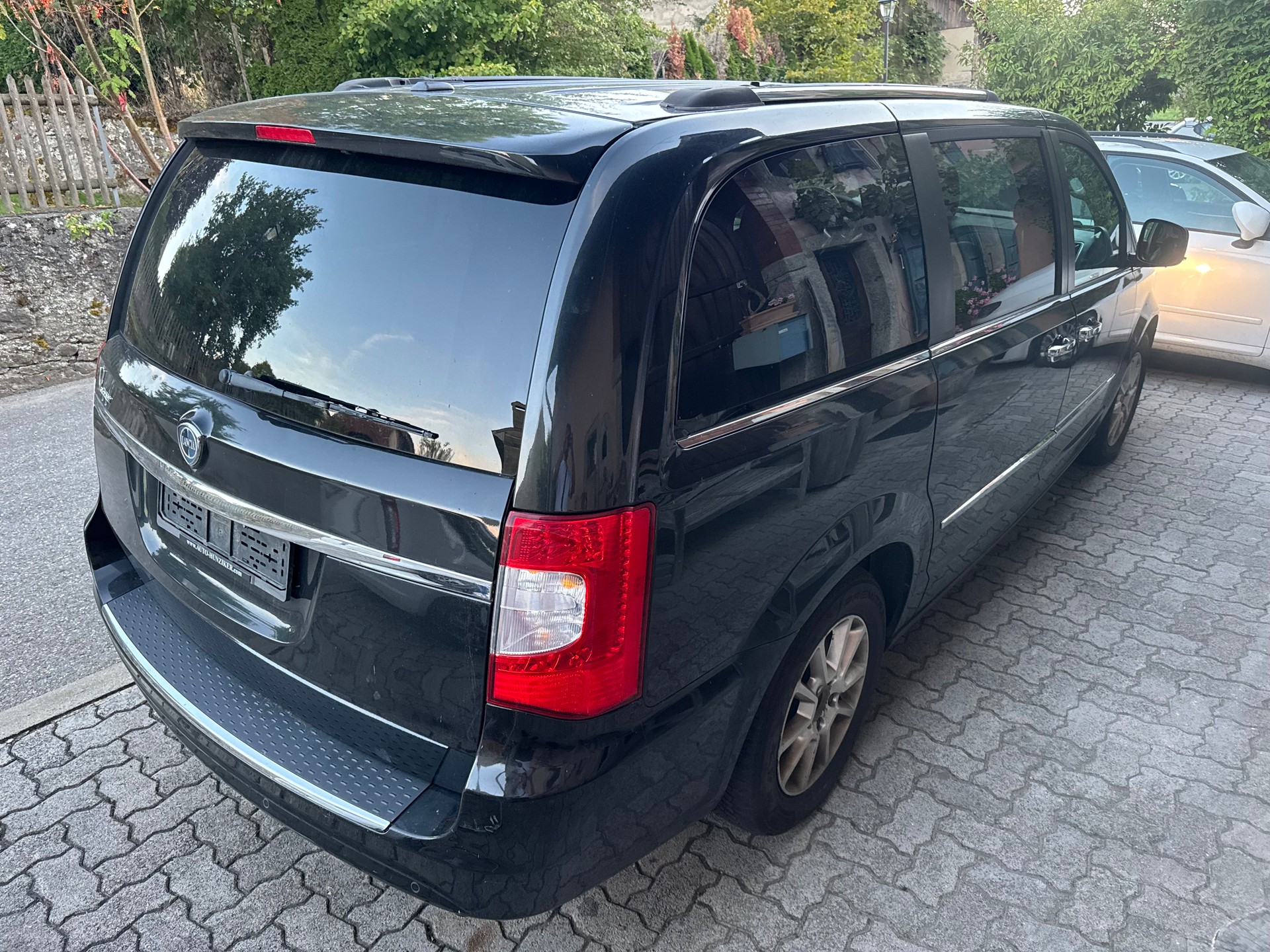 LANCIA Voyager 2.8D Platinum Automatic-showroom-element-3