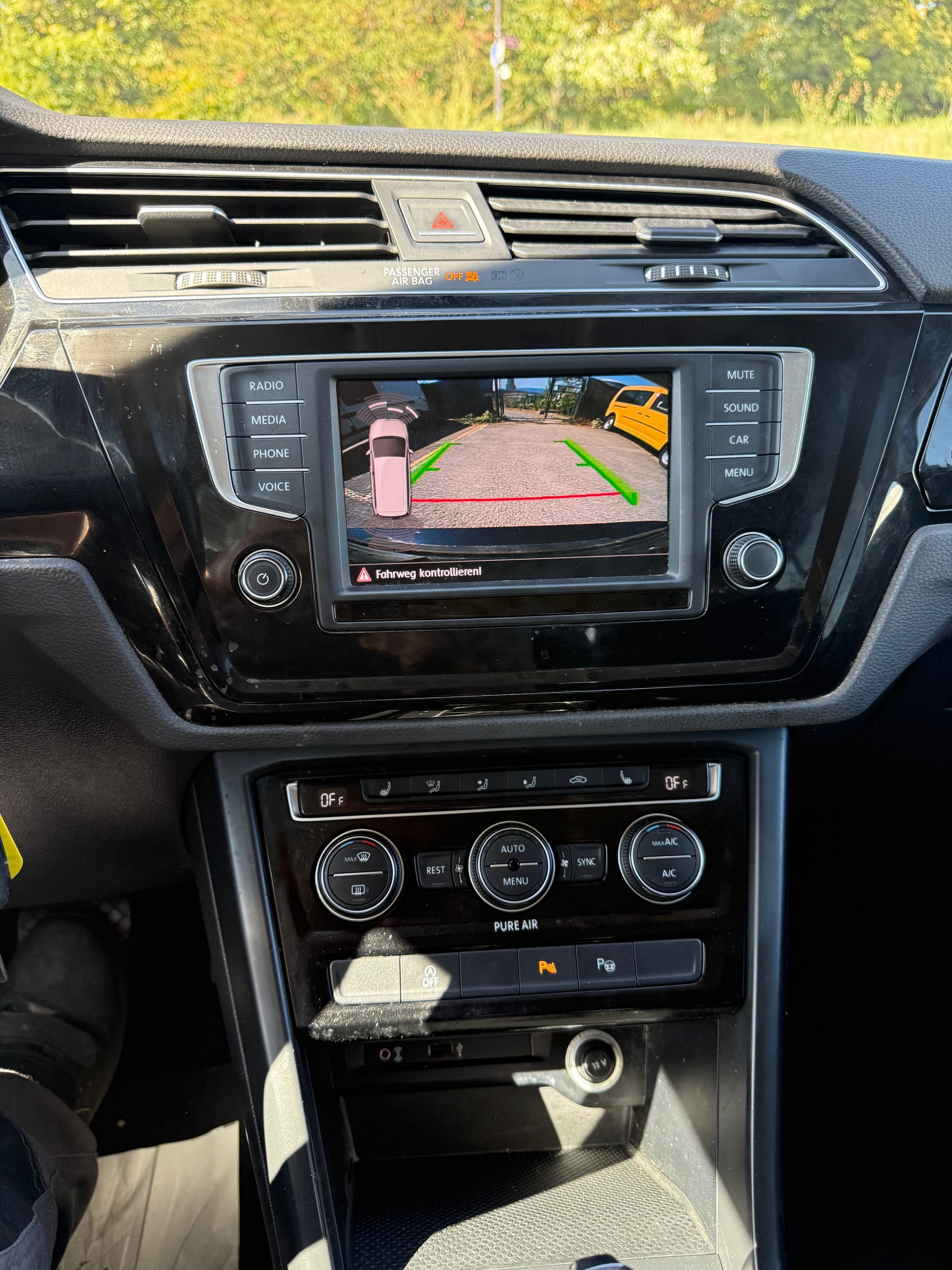 VW Touran 1.4 TSI BlueMotion Technology Trendline DSG-image-12