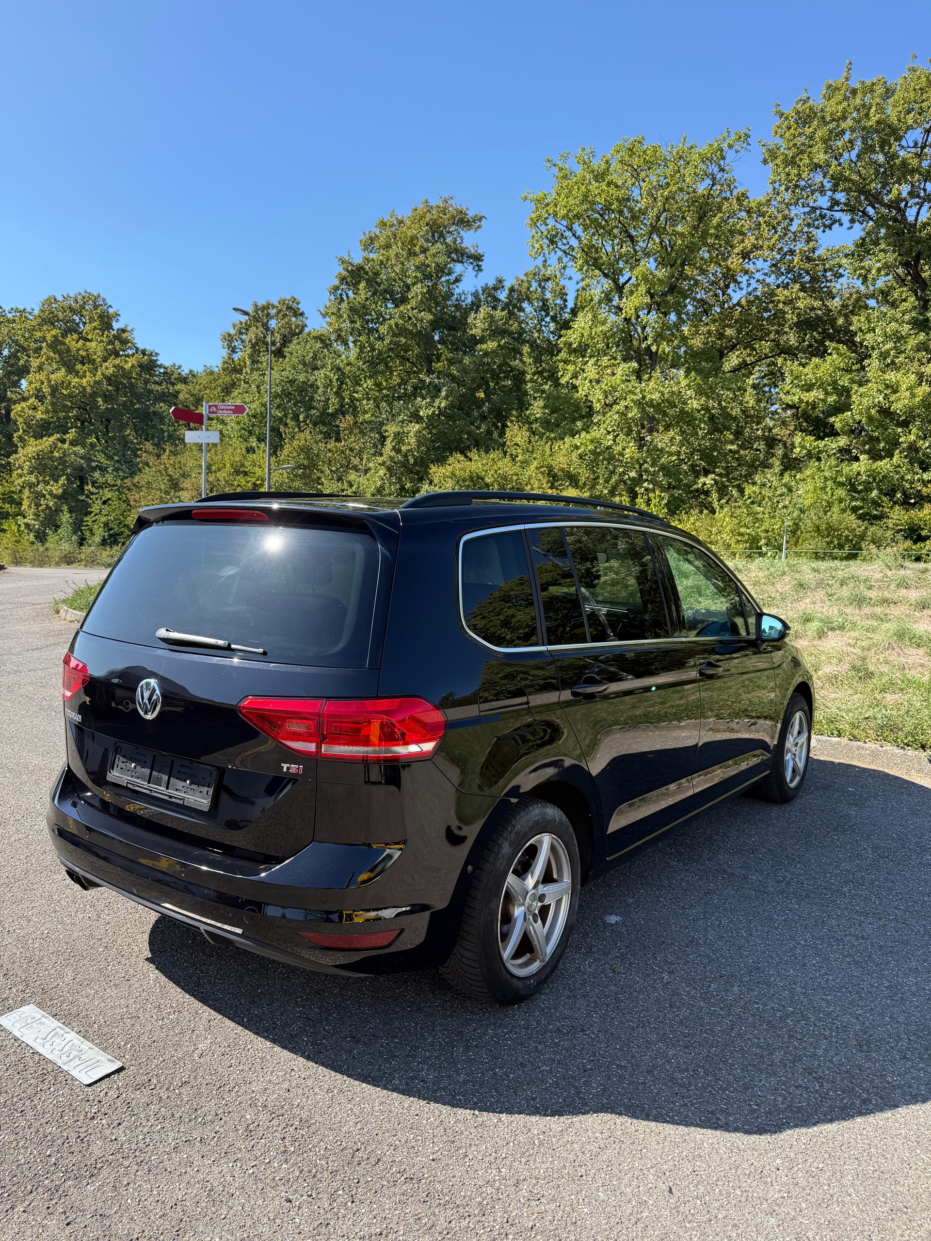 VW Touran 1.4 TSI BlueMotion Technology Trendline DSG-image-5