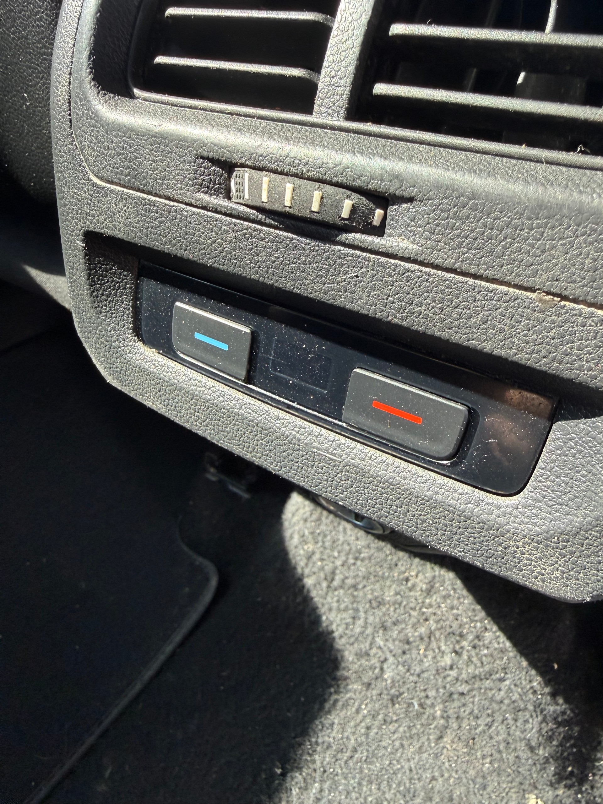 VW Touran 1.4 TSI BlueMotion Technology Trendline DSG-image-11