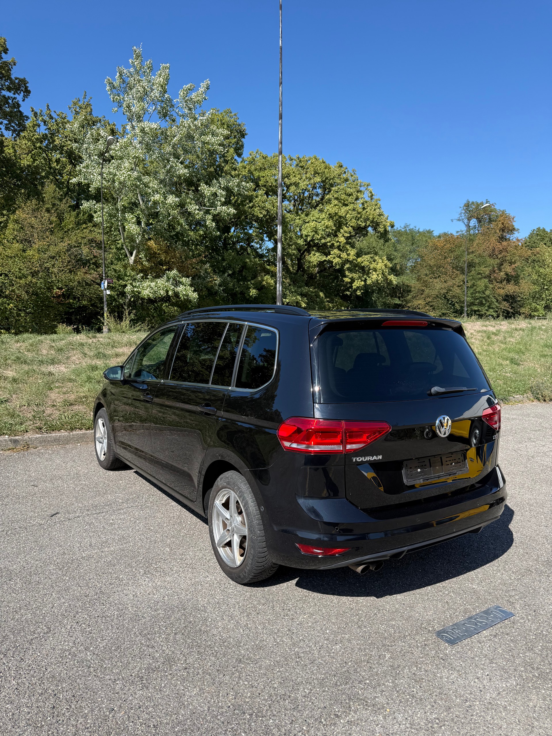 VW Touran 1.4 TSI BlueMotion Technology Trendline DSG-image-3