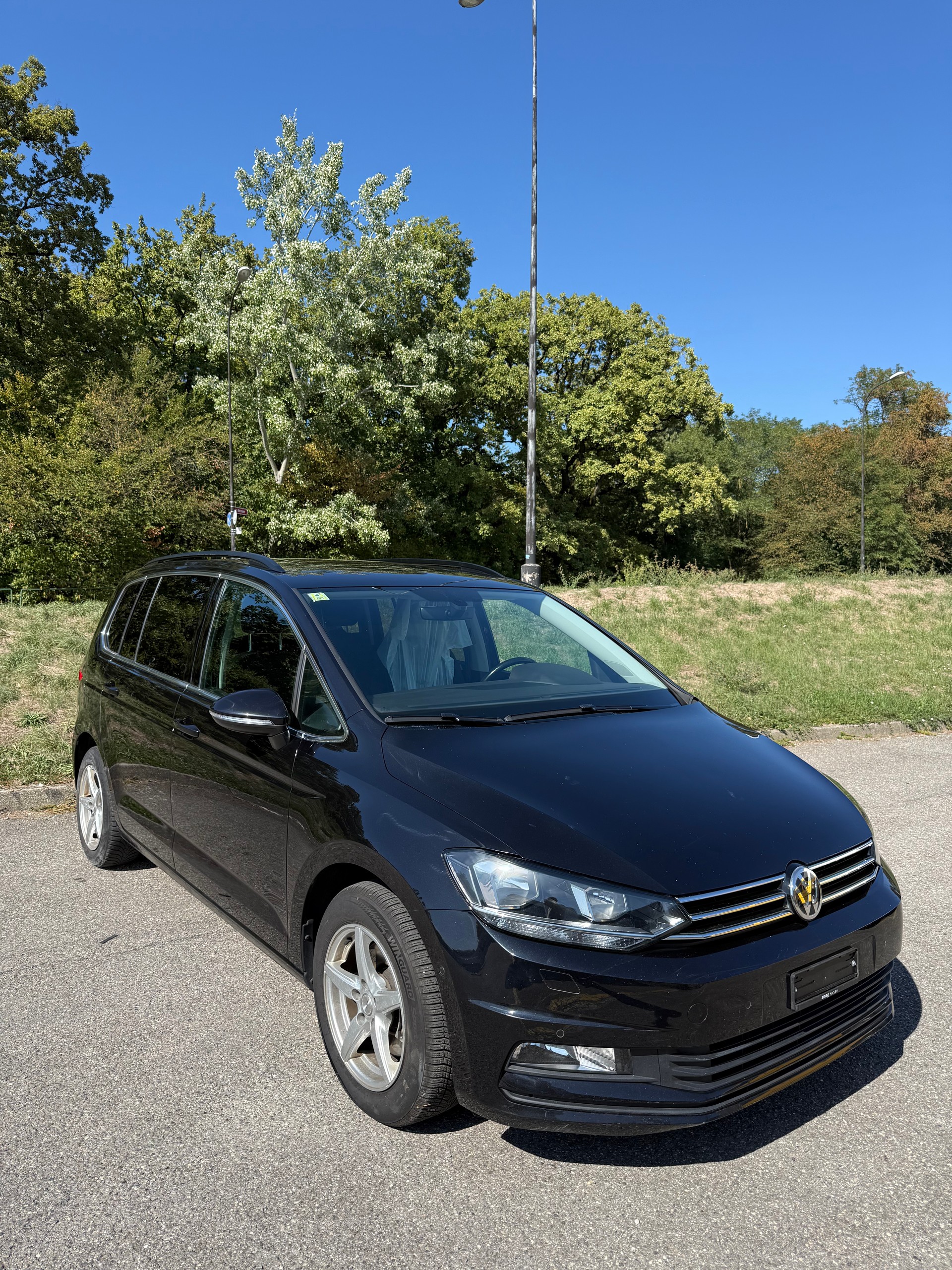 VW Touran 1.4 TSI BlueMotion Technology Trendline DSG-image-2