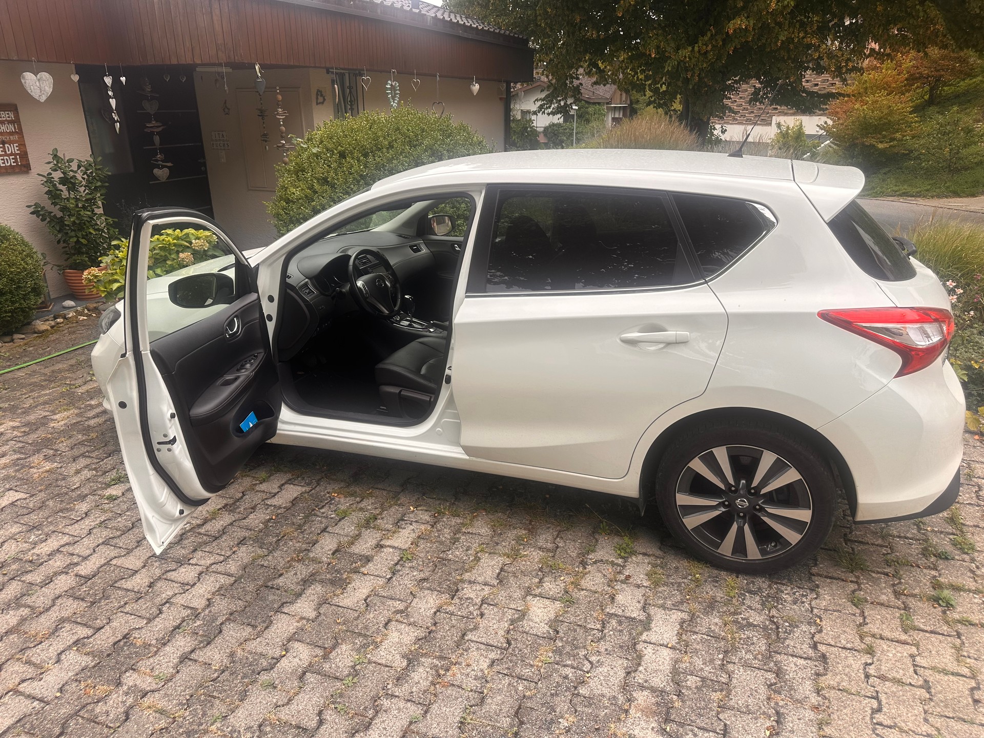 NISSAN 1.2 DIG-T Acenta-image-1