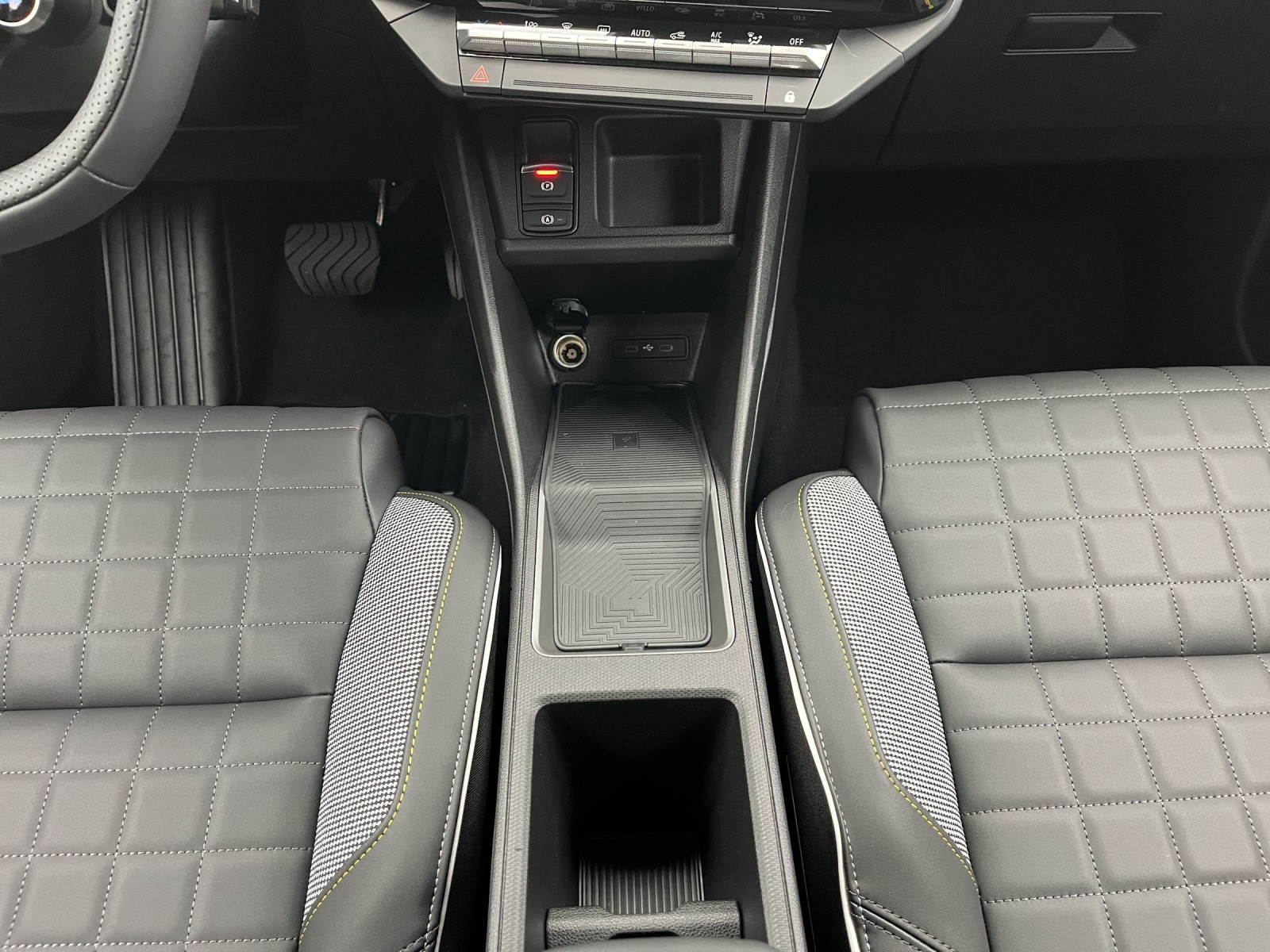 RENAULT R4 E-Tech Comfort Range plein sud iconic-image-13