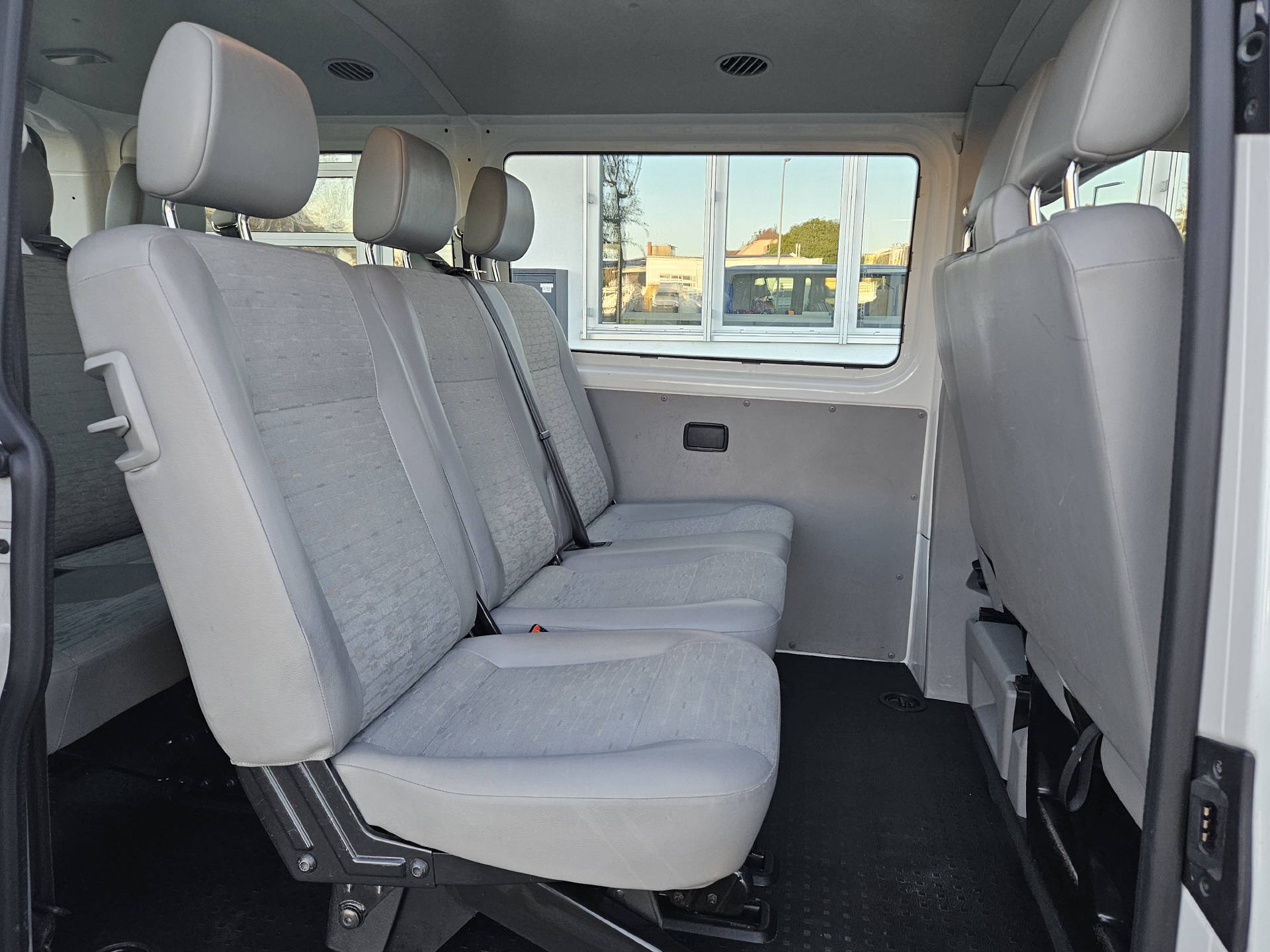 VW T5 Kombi 3000 2.0 TDI 140 DSG* Klima * 9-Pätzer * Frisch ab MFK *-image-4